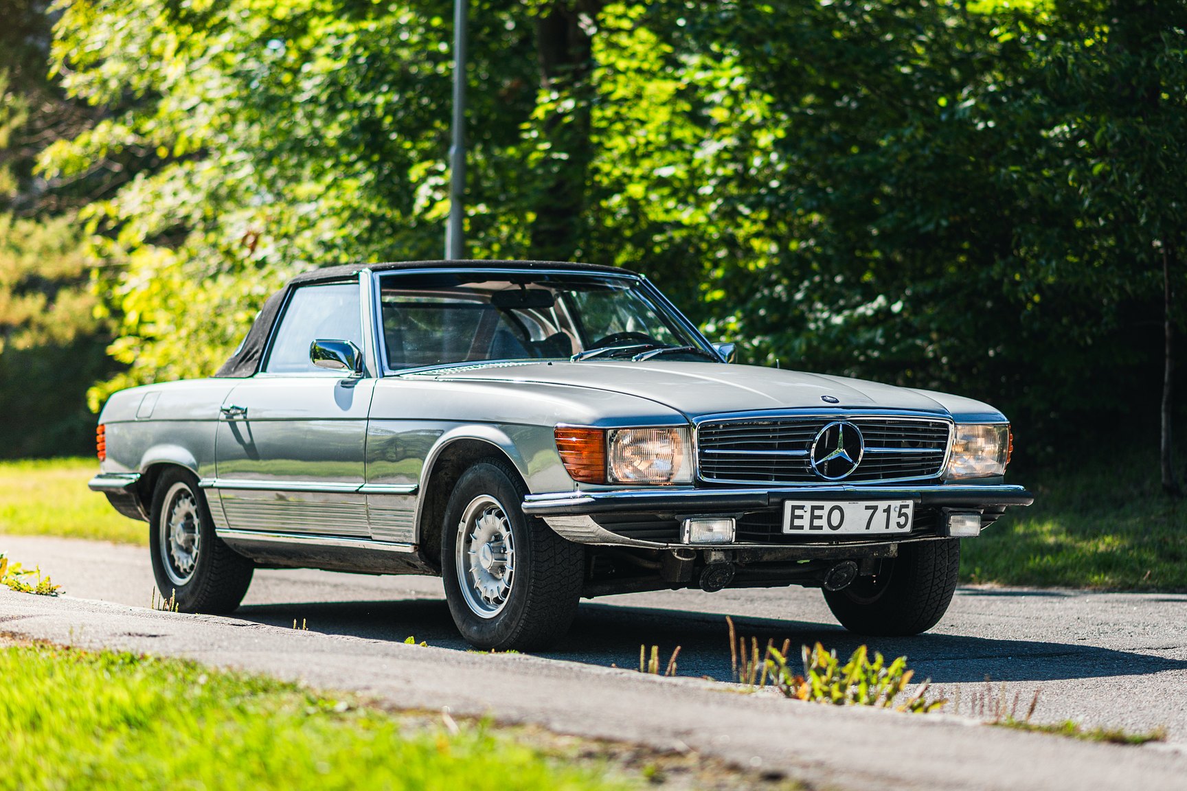 Exterior image of 1972 Mercedes-Benz 350 SL