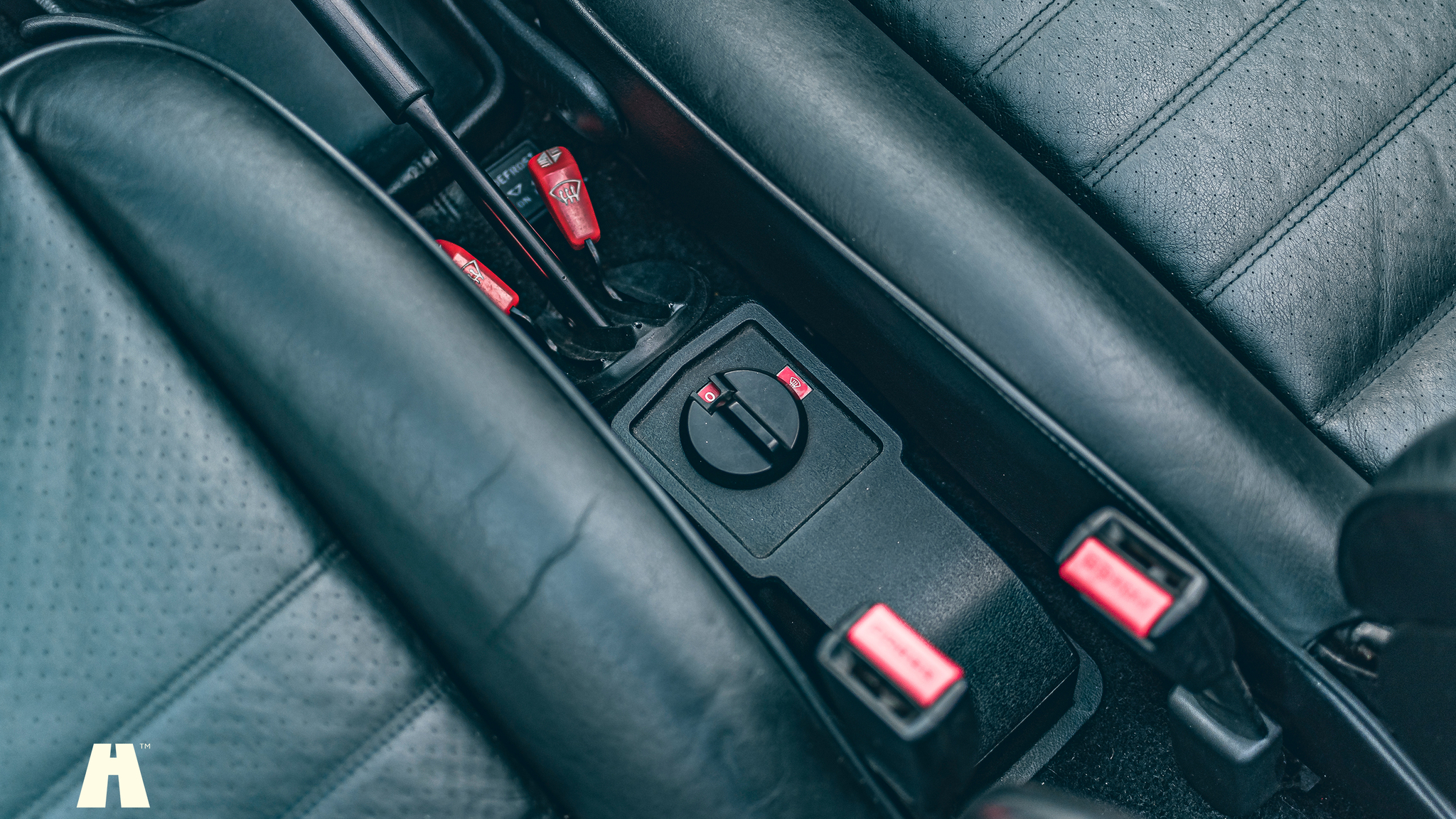 Interior image of 1989 Porsche 911 Carrera 3.2 Targa (19)