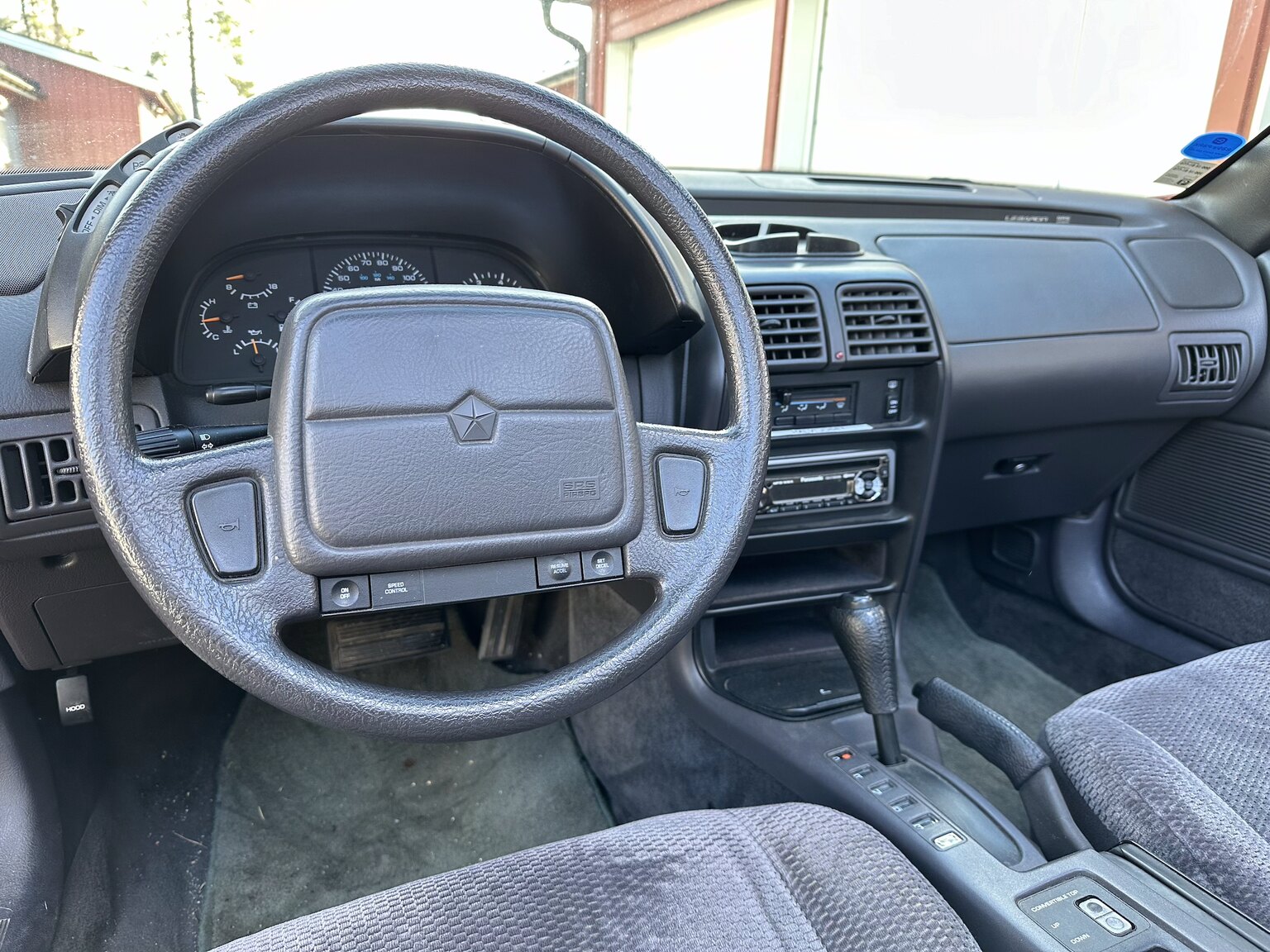 Innenraumfoto von 1995 Chrysler LeBaron