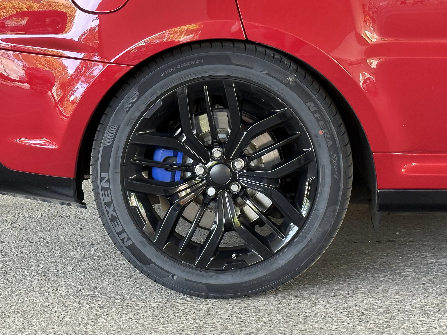 Exterior image of 2017 Range Rover Sport SVR (7)