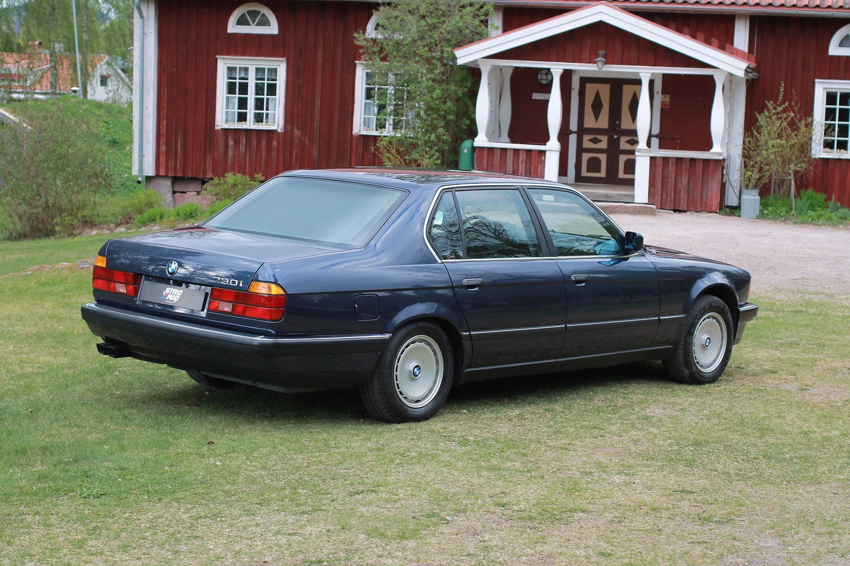 Exterior image of 1989 BMW 750iA (33)
