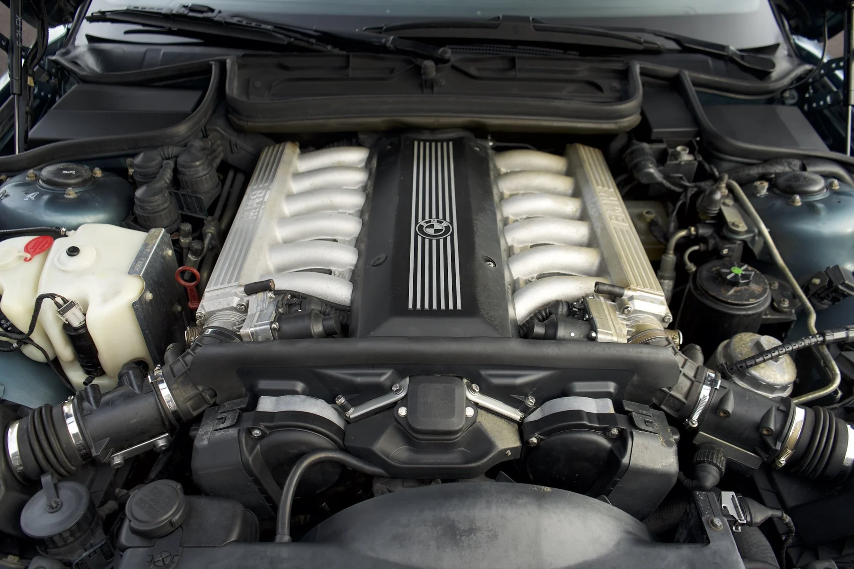 Image of 1992 BMW 850i 6-speed manual - 1 of 49 (4) mechanics