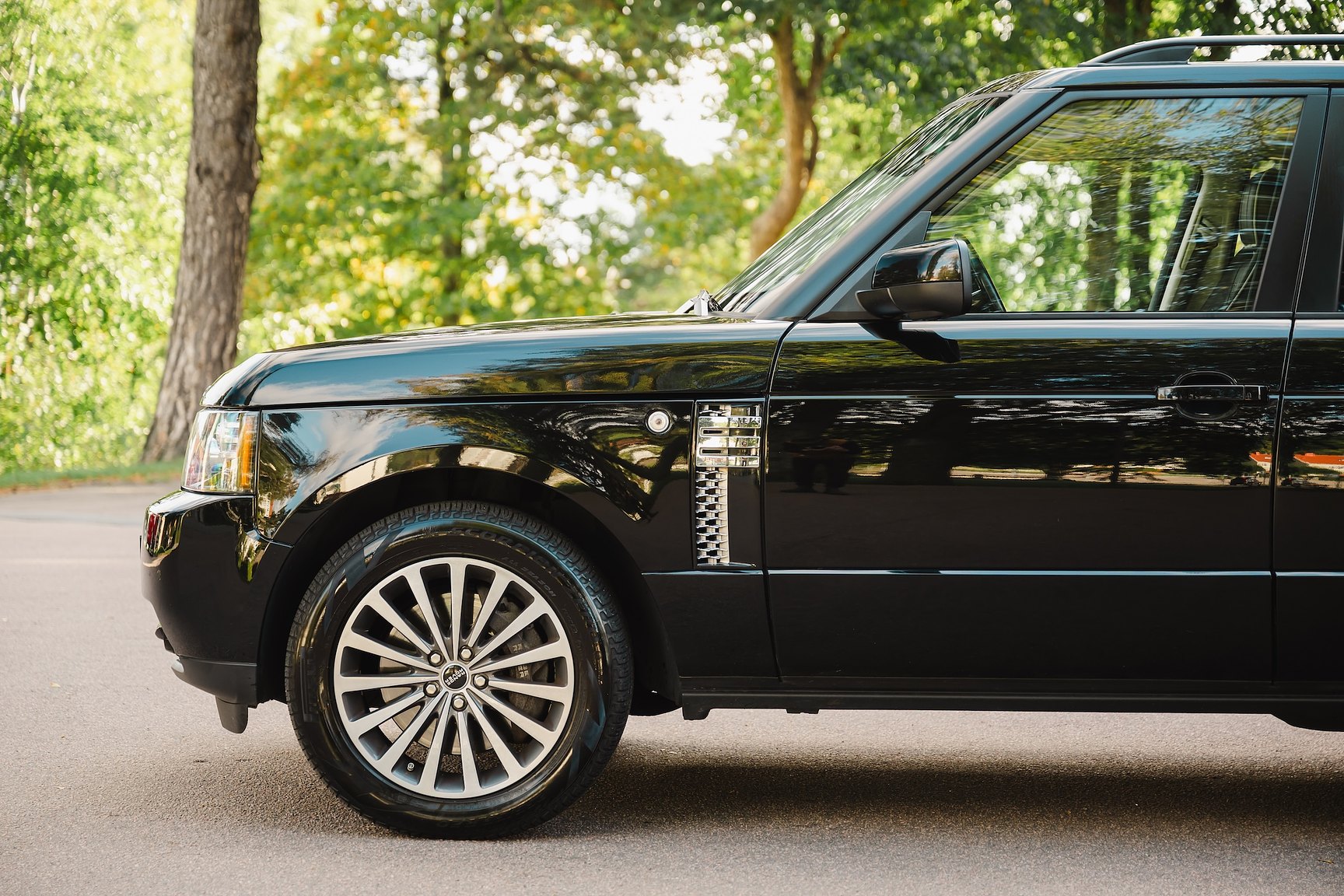 Exterior image of 2012 Range Rover 4.4 TDV8 Westminster 