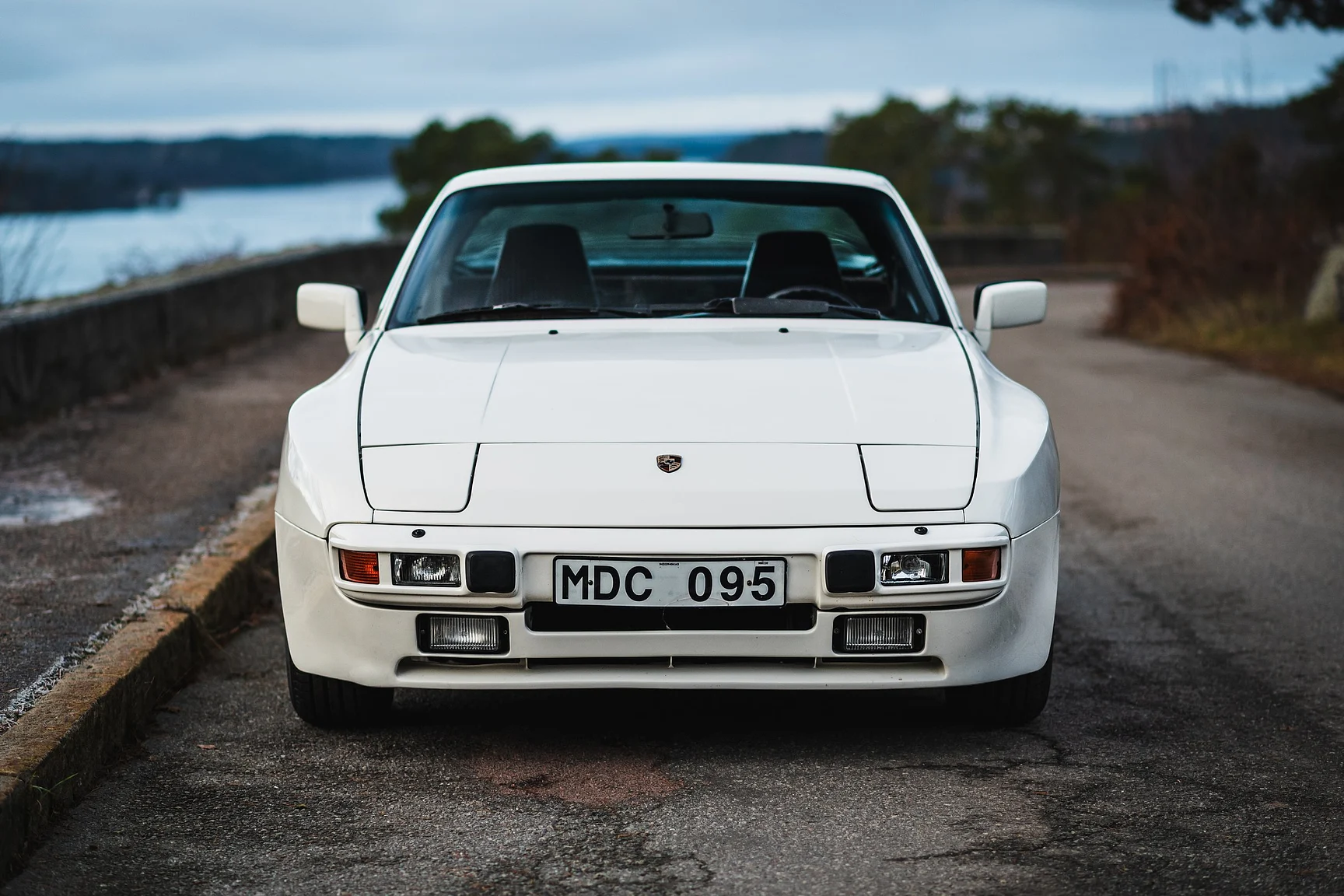 Exterior image of 1986 Porsche 944R (12)