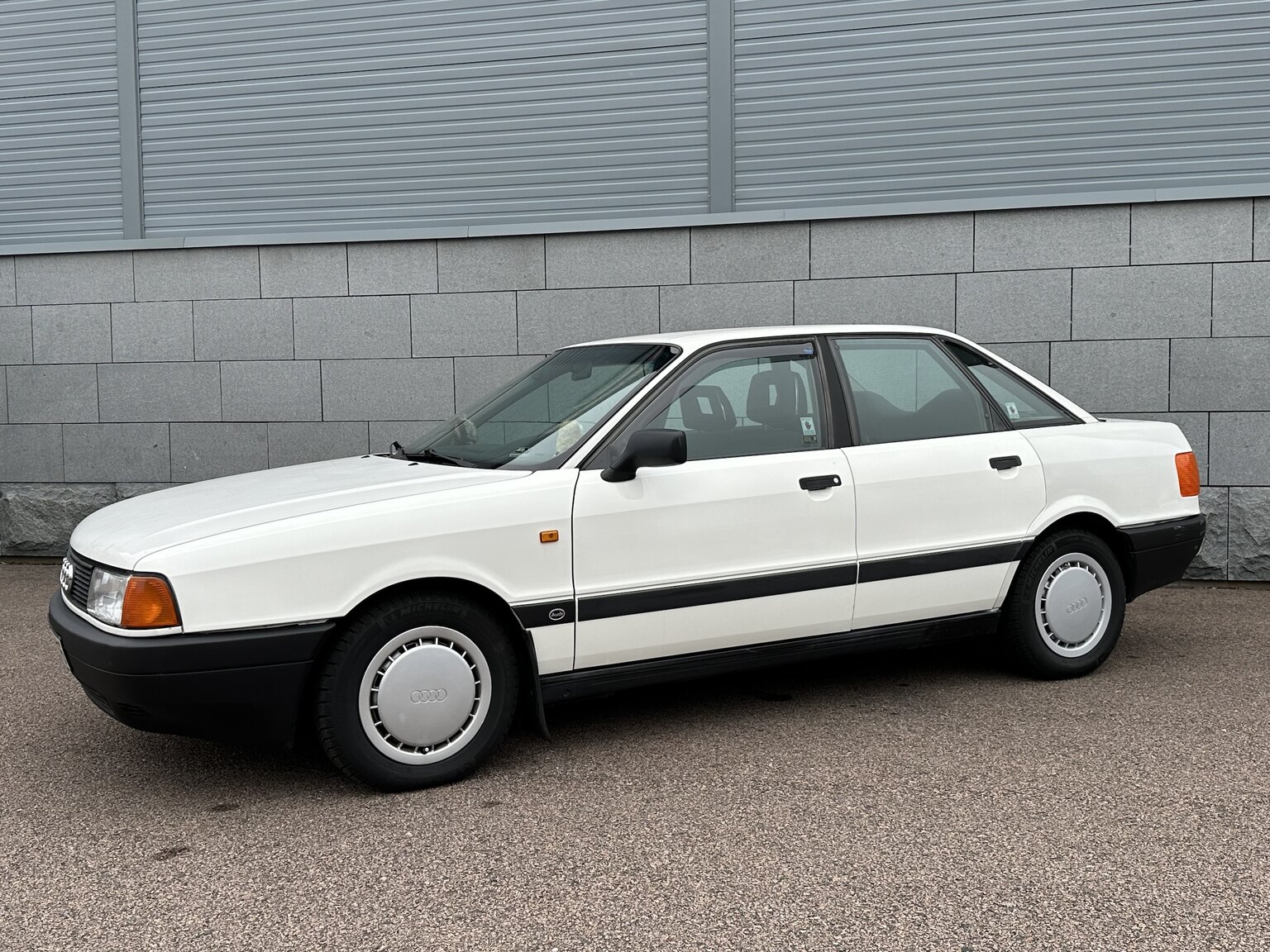 Exterior image of 1988 Audi 80 (10)