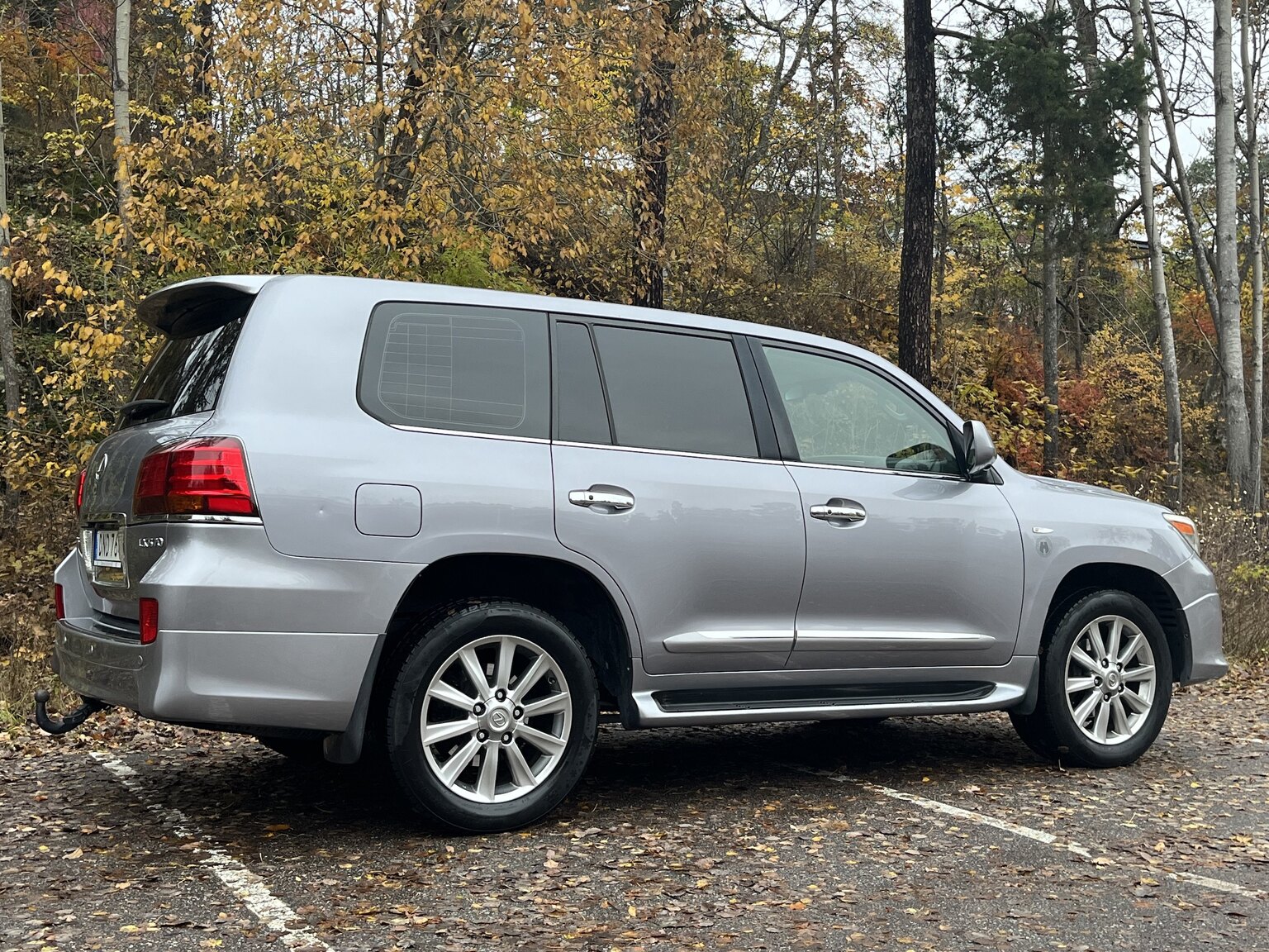 Exteriörbild på 2011 Lexus LX570
