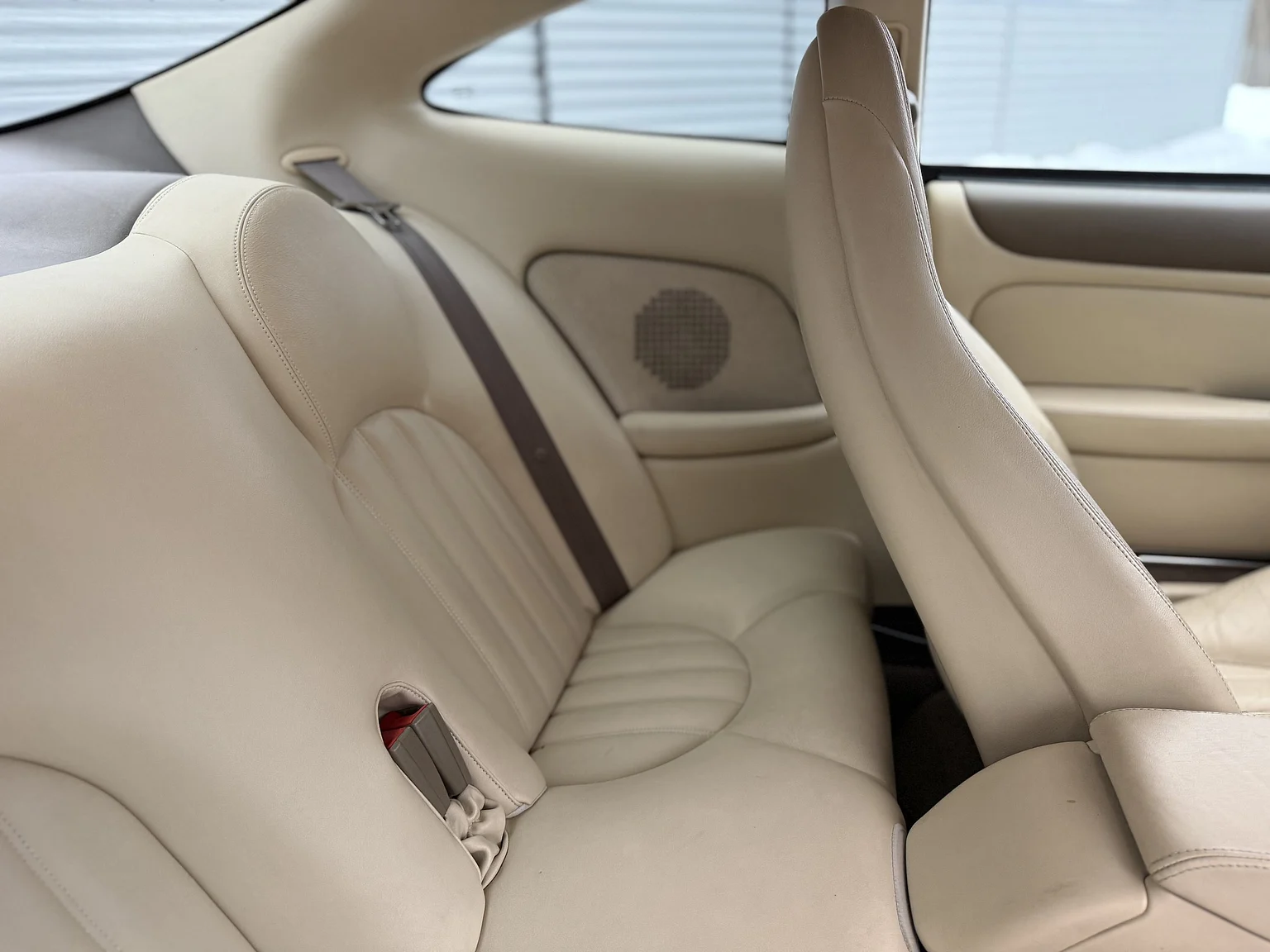 Interior image of 1997 Jaguar XK8 (39)