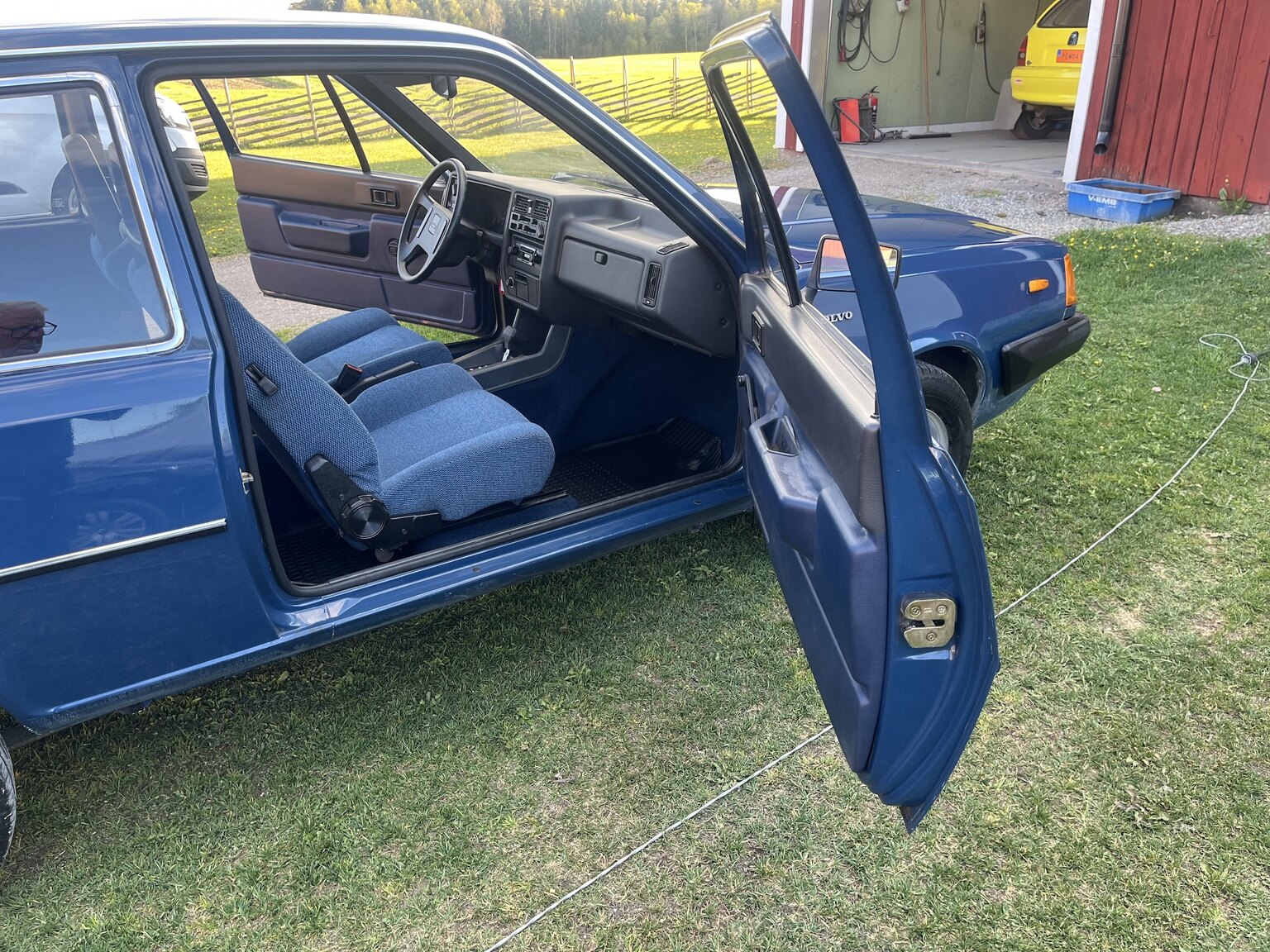 Interior image of 1983 Volvo 340 (15)