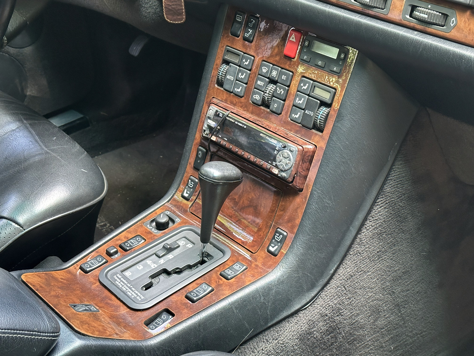 Innenraumfoto von 1992 Mercedes 300 SE (52)