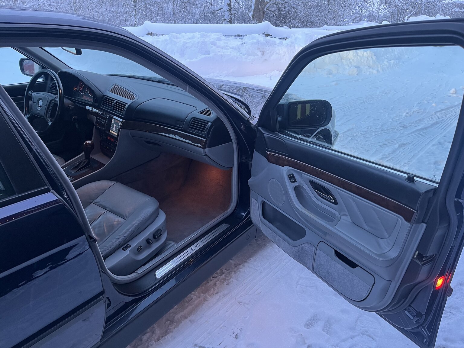 Interior image of 1996 BMW 750IA