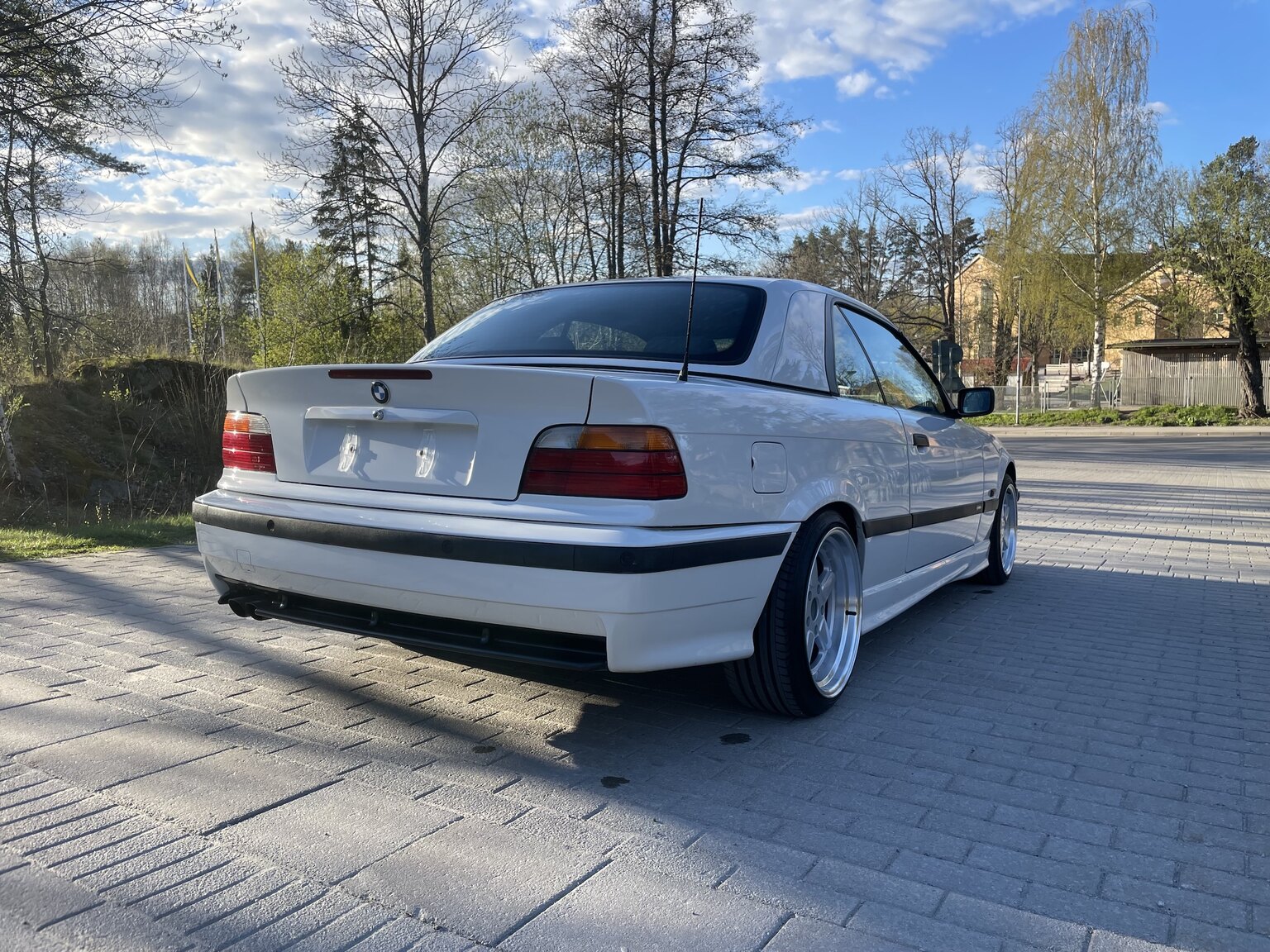 Exterior image of 1995 BMW 328 iA Convertible