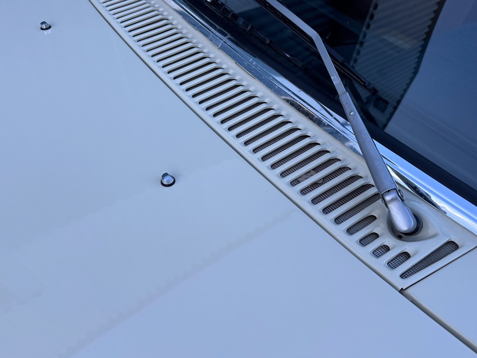 Exteriörbild på 1974 Mercedes Benz 230.6