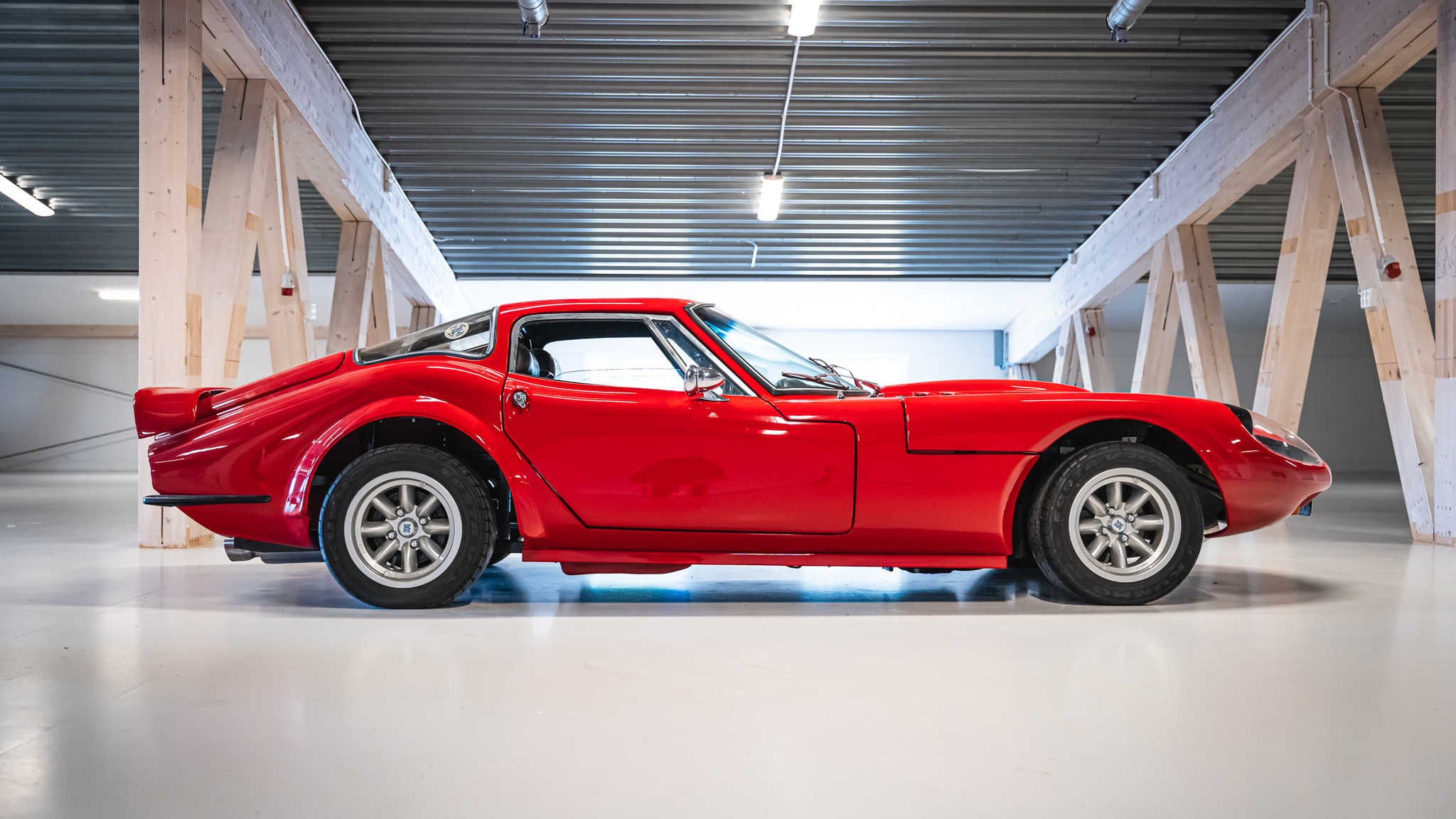 Exteriörbild på 1970 Marcos GT (12)