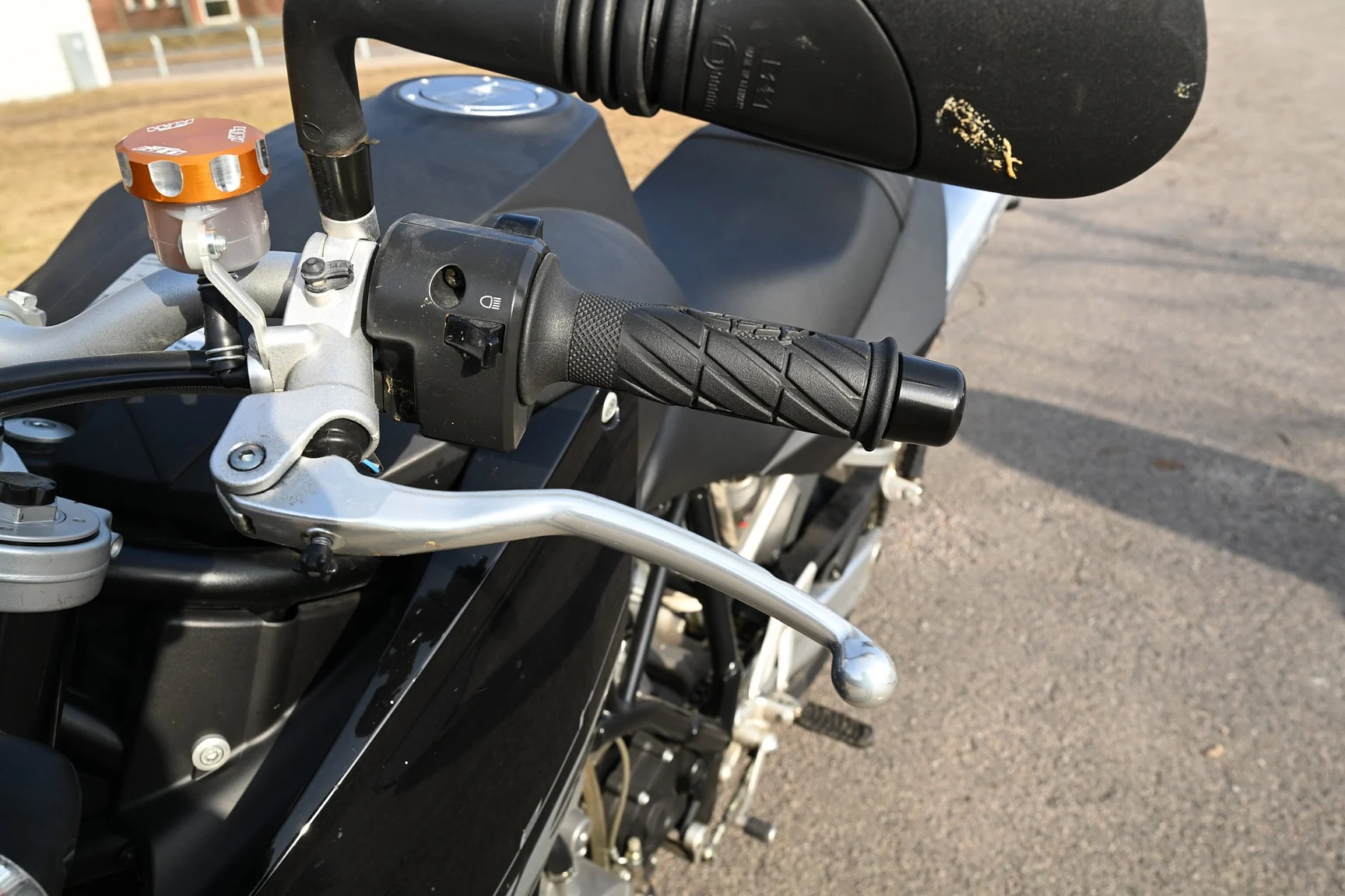 Exterior image of 2005 KTM 990 Super Duke (35)