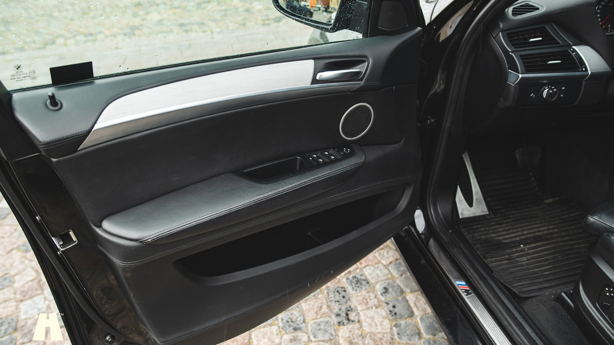 Interior image of 2010 BMW X6 M Ferrita 555HK (55)