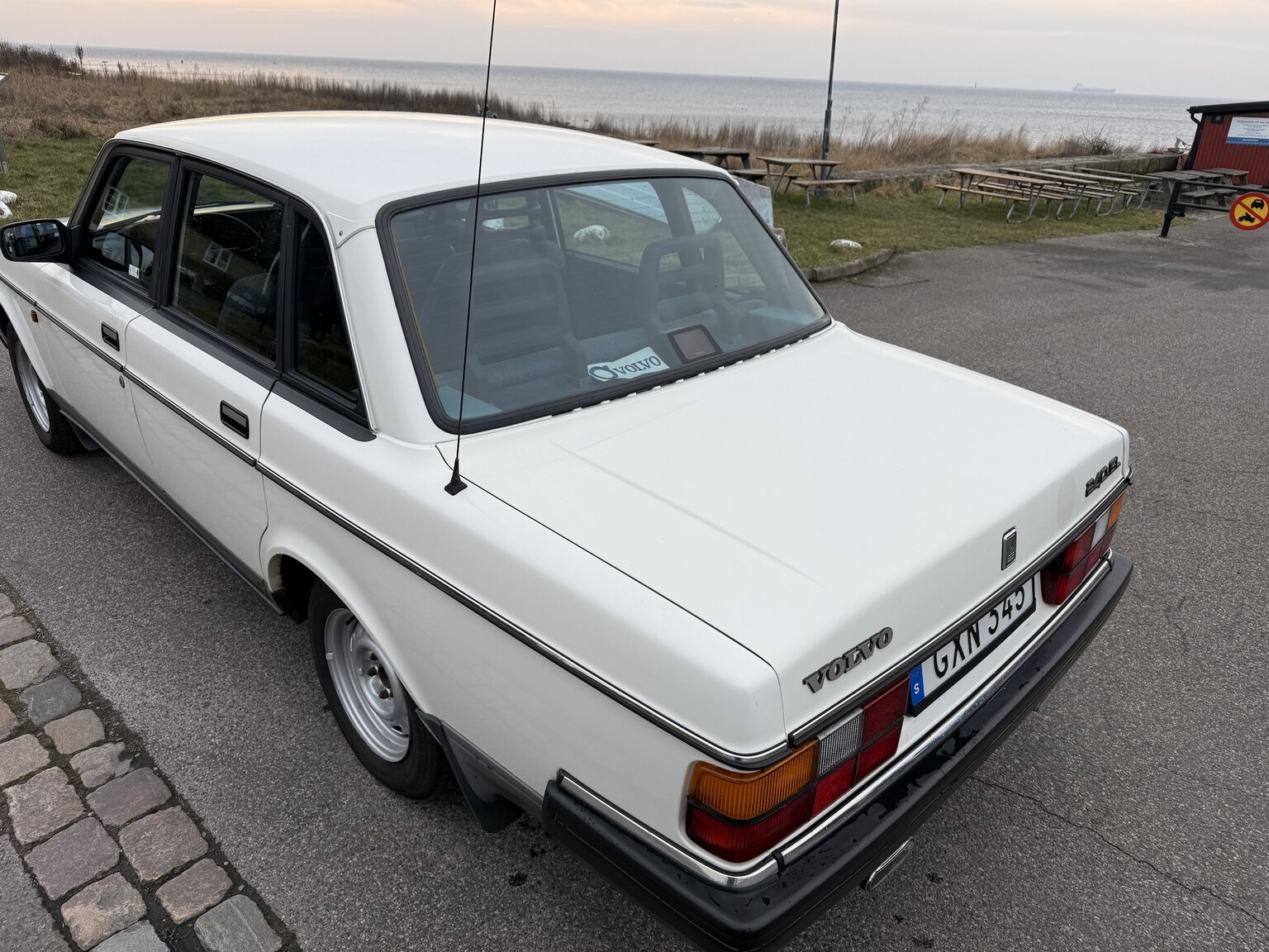 Exterior image of 1991 Volvo 240 GL Automat (12)