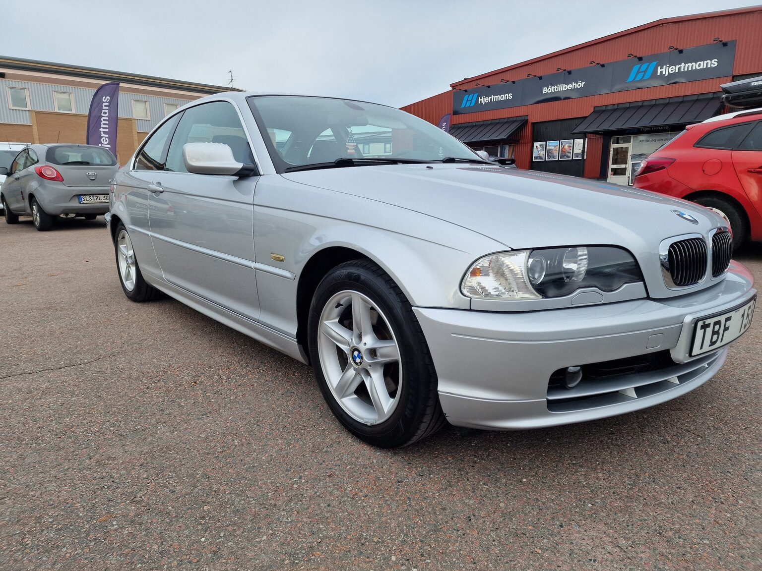 Exterior image of 2002 BMW 320Ci