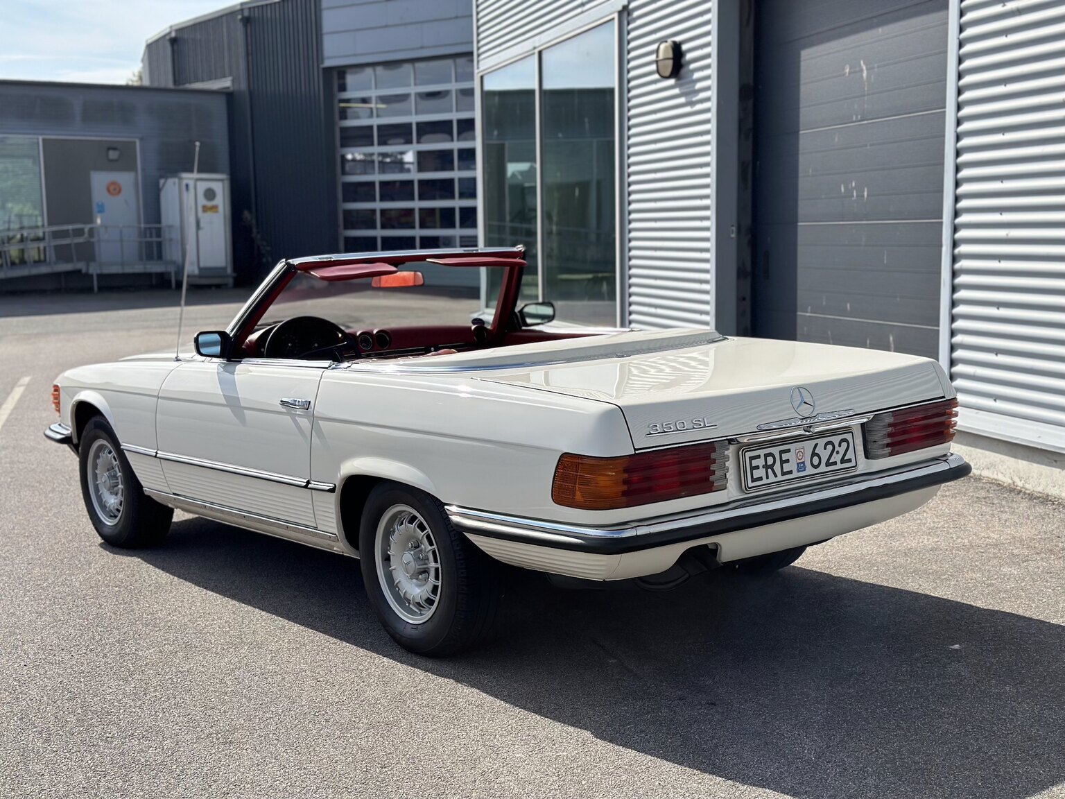Exterior image of 1972 Mercedes-Benz 350 SL