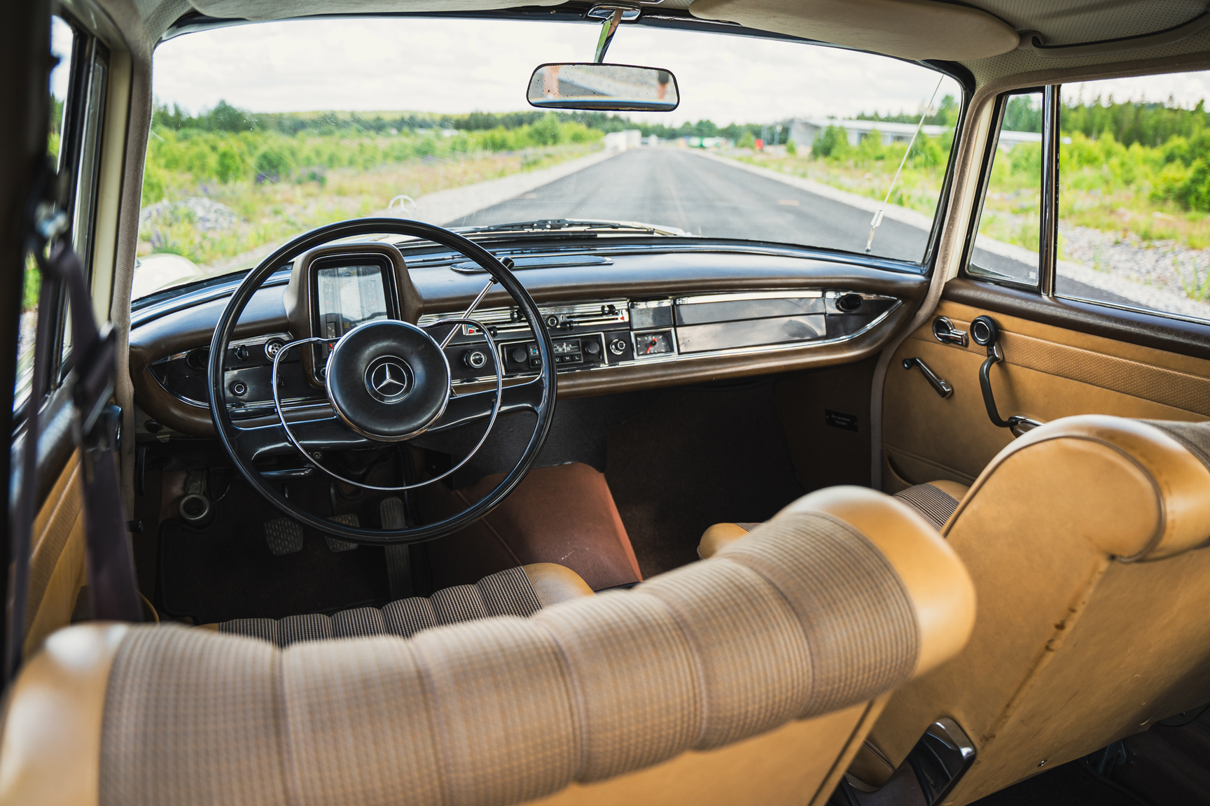 Interiörbild 1966 Mercedes-Benz 200 D "Heckflosse"