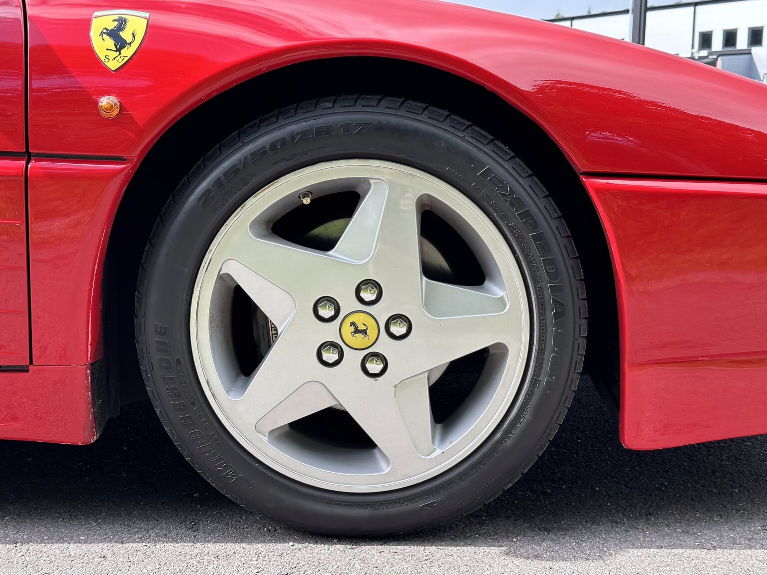 Exteriörbild på 1990 Ferrari 348 (49)