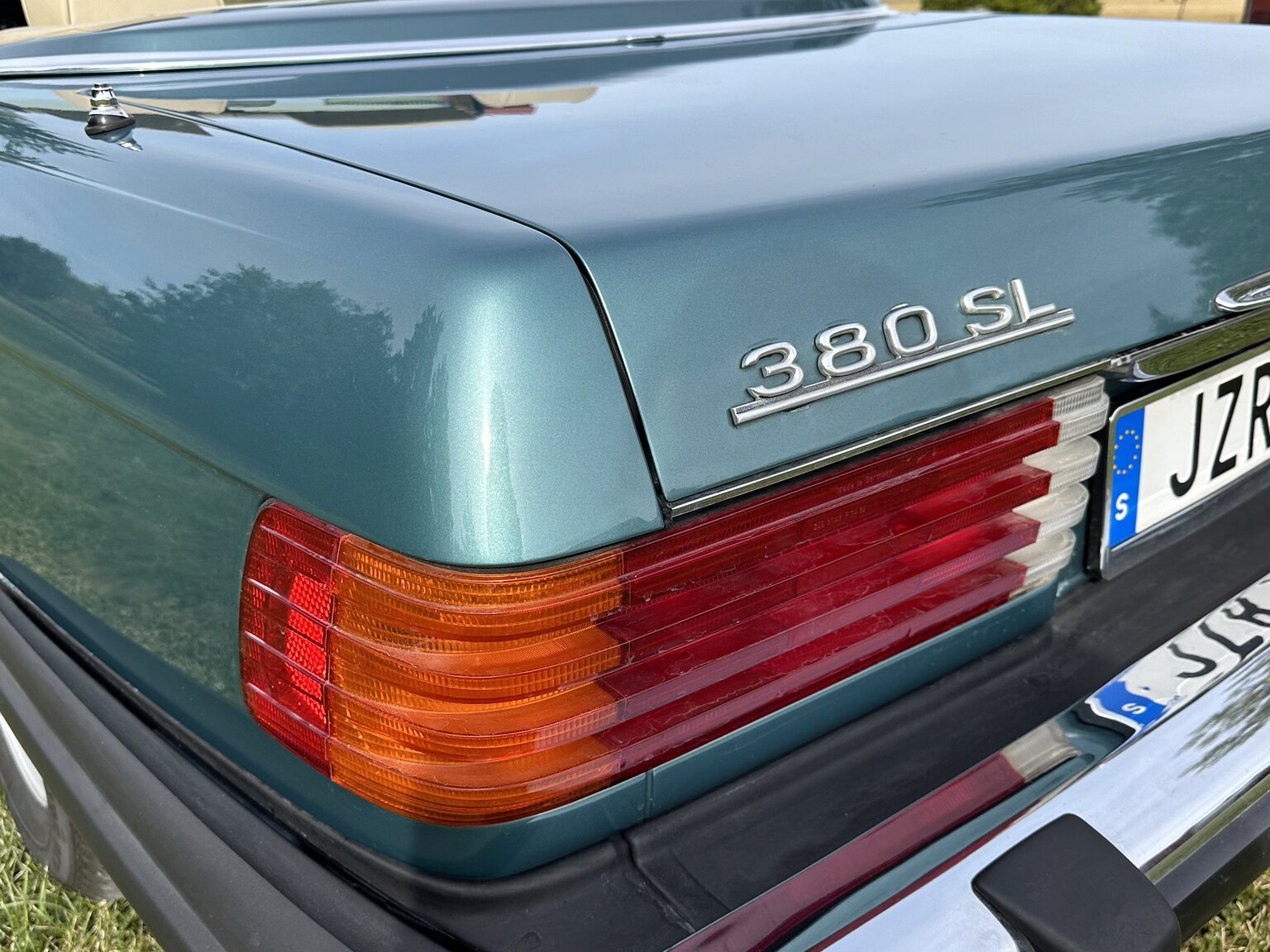 Exteriörbild på 1985 Mercedes-Benz 380 SL