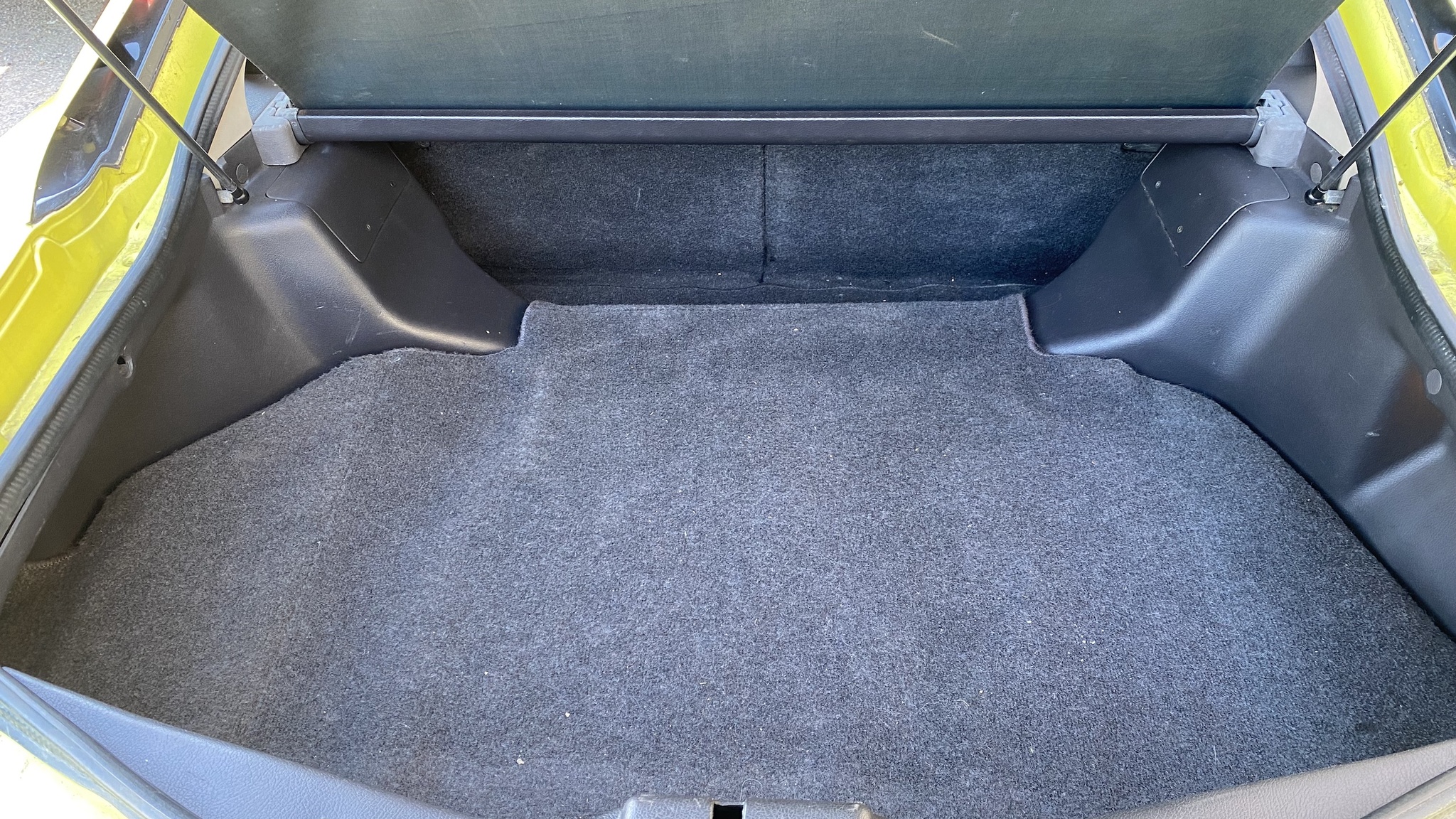 Interior image of 1992 Dodge Stealth (32)