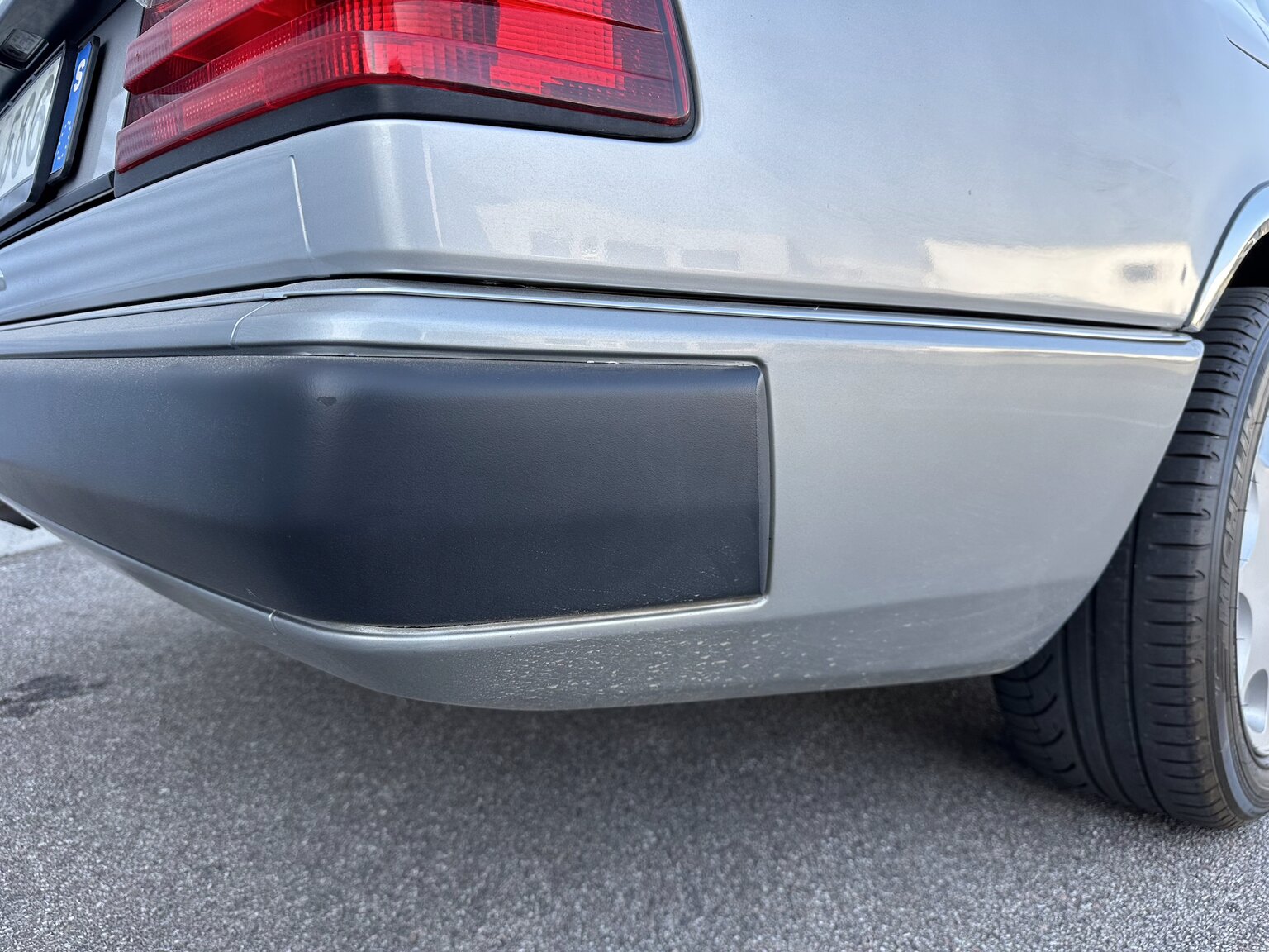 Exteriörbild på 1992 Mercedes-Benz 300 CE-24