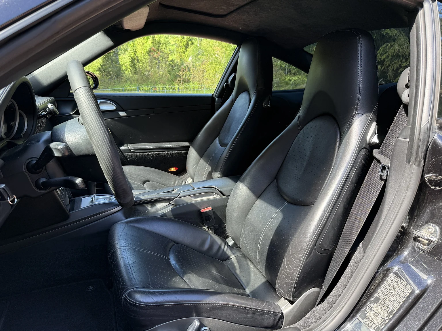Innenraumfoto von 2008 Porsche 911 Carrera 4 (45)
