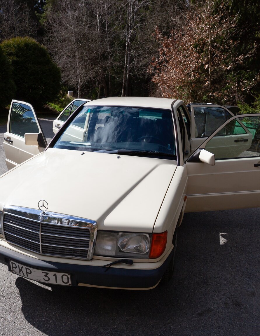 Exteriörbild på 1993 Mercedes-Benz 190 E 2.0