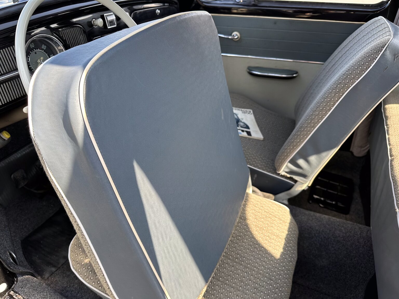 Interiörbild 1958 Volkswagen 1200 Beetle