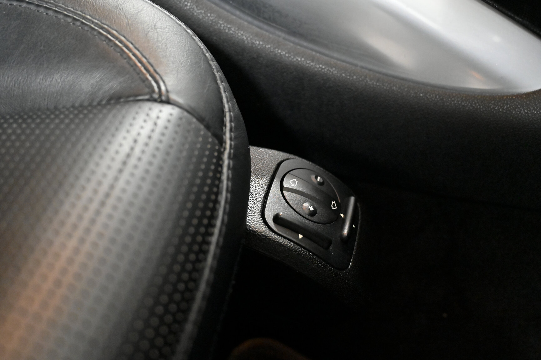 Innenraumfoto von 2006 Mercedes-Benz R 63 AMG
