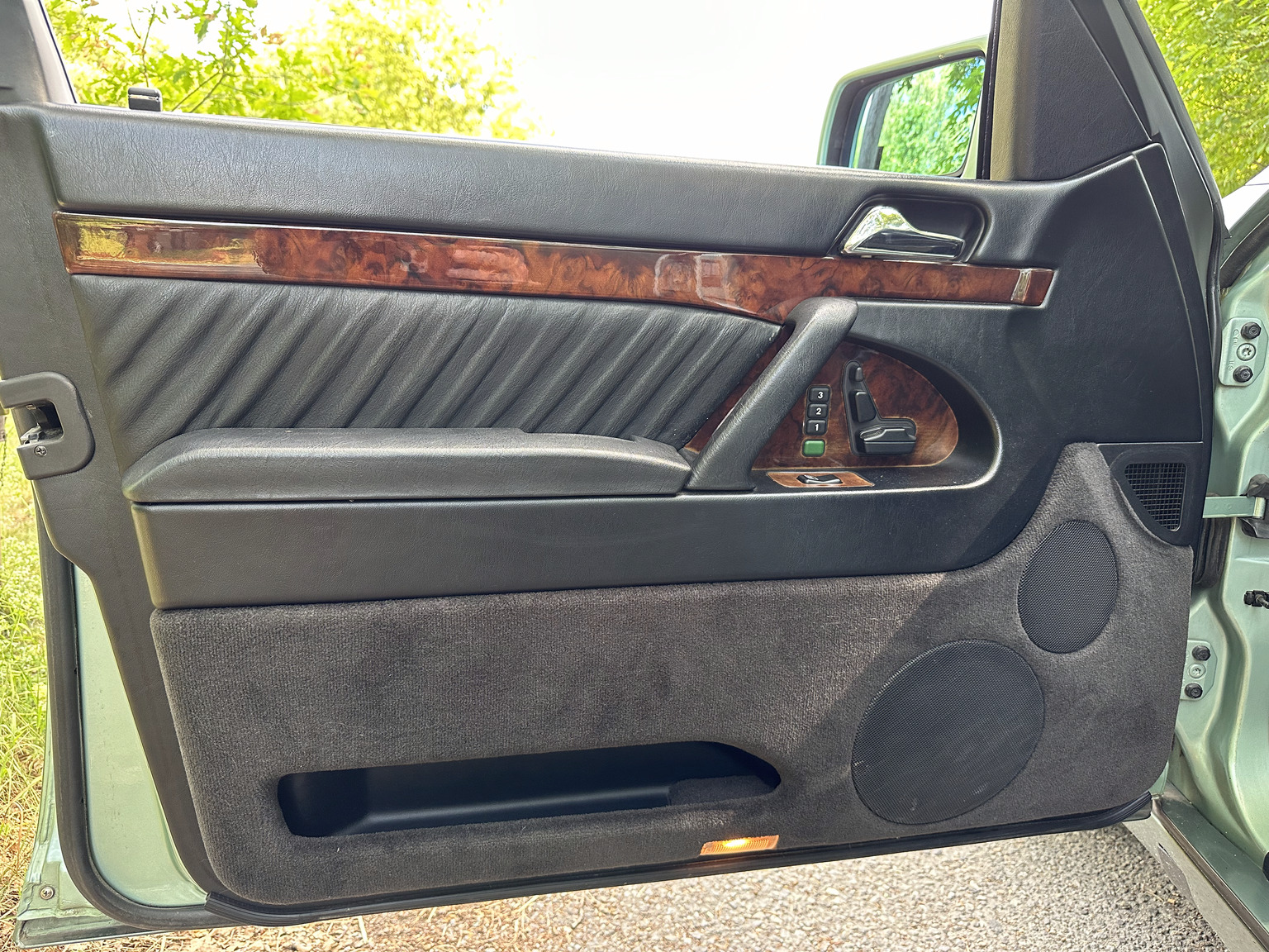 Innenraumfoto von 1992 Mercedes 300 SE (4)