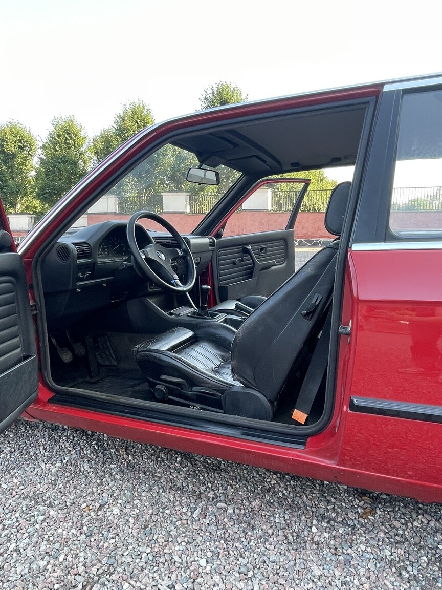 Interiörbild 1987 BMW 320i
