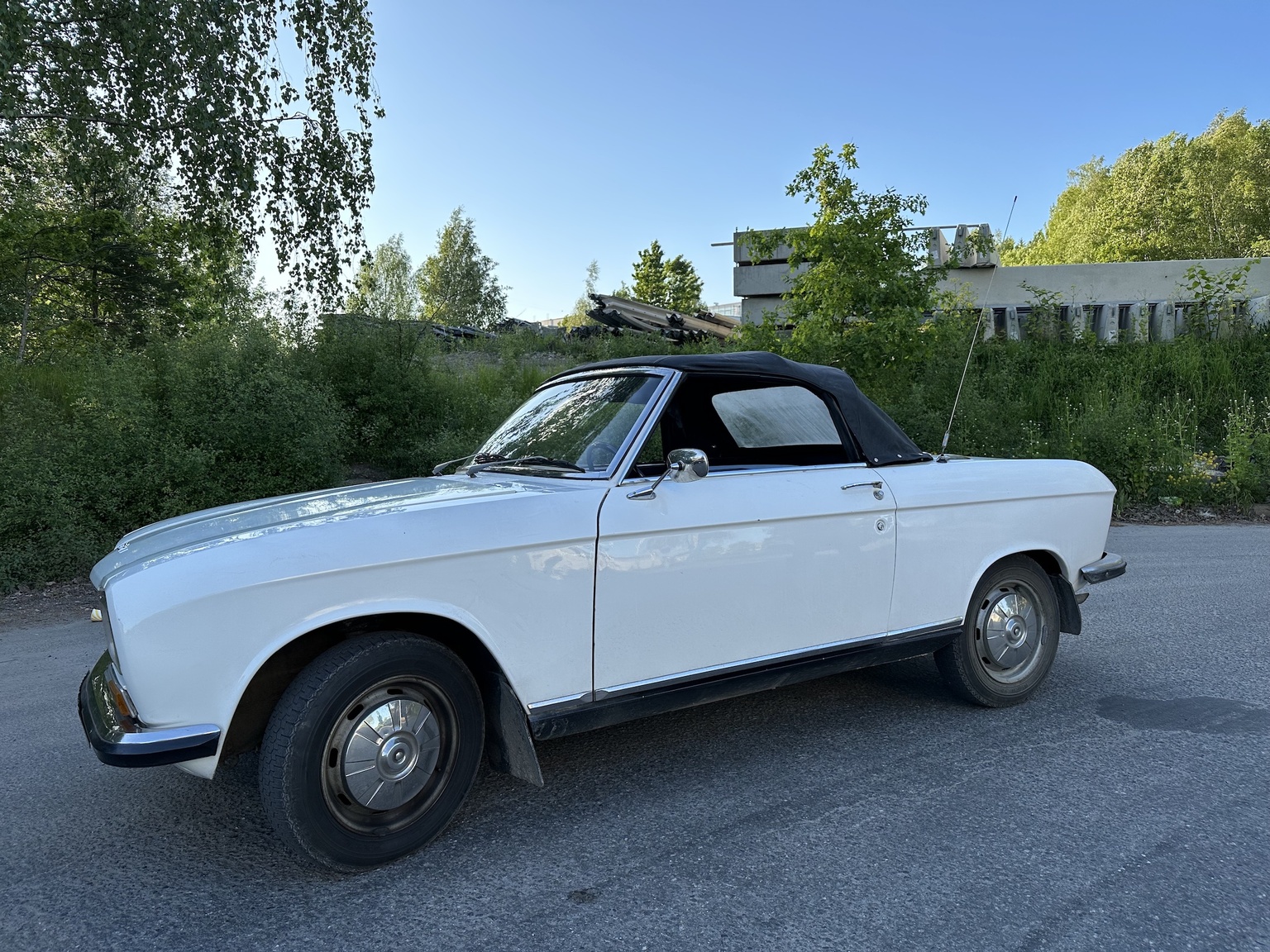 Exterior image of 1970 Peugeot 304 Cabriolet