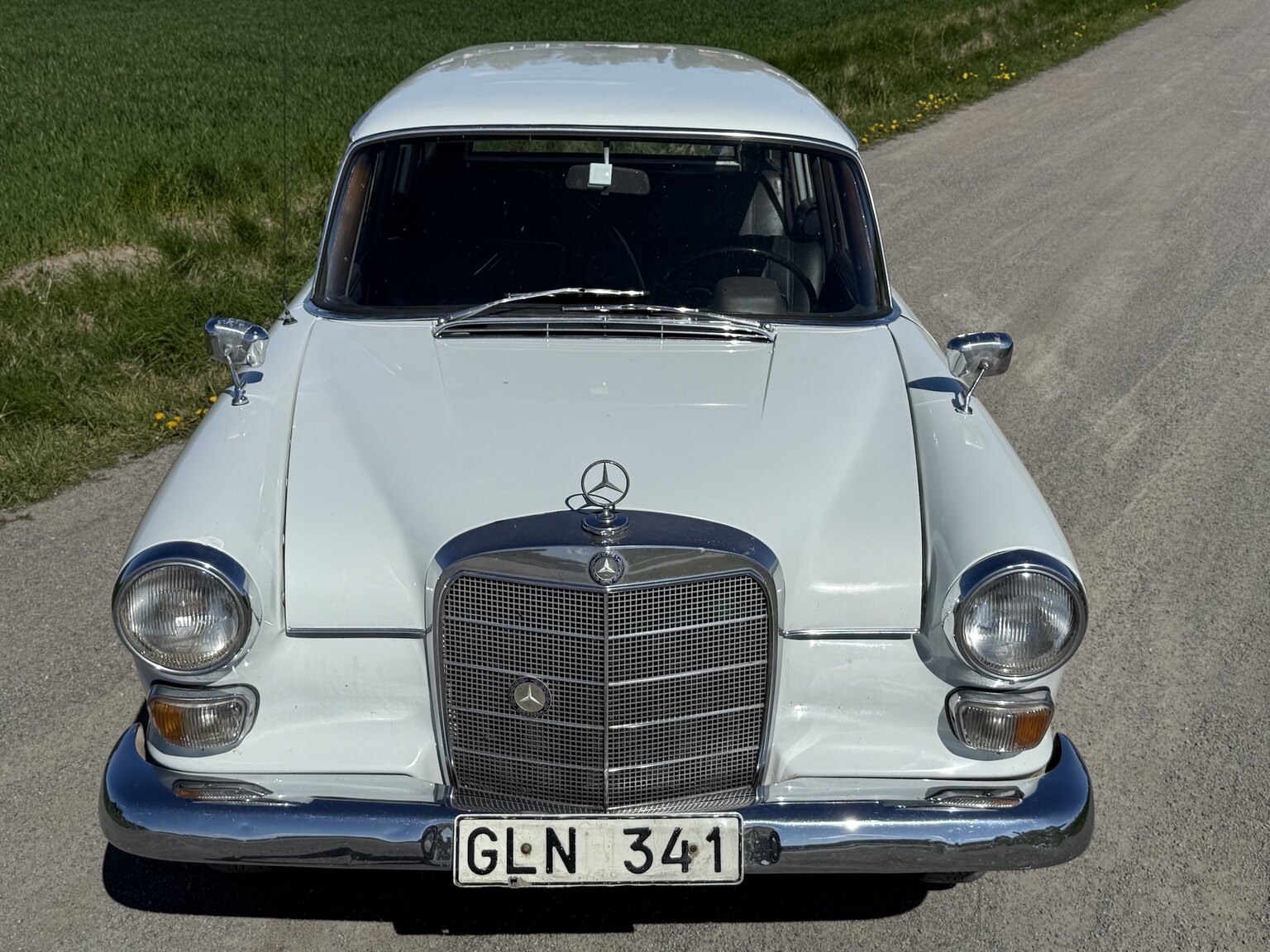 Exterior image of 1967 Mercedes-Benz 230 Safari