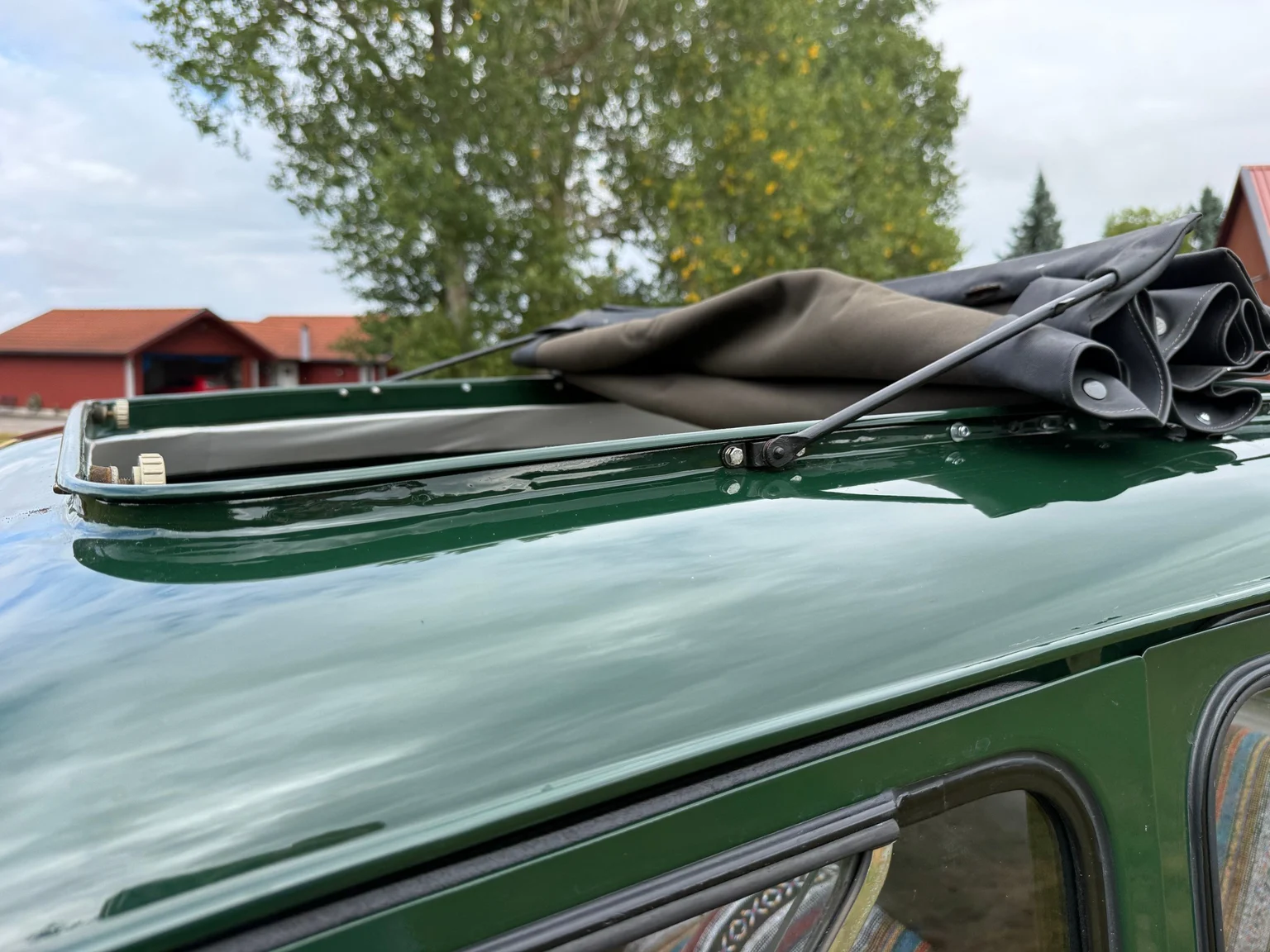 Exterior image of 1970 Renault 4 (53)