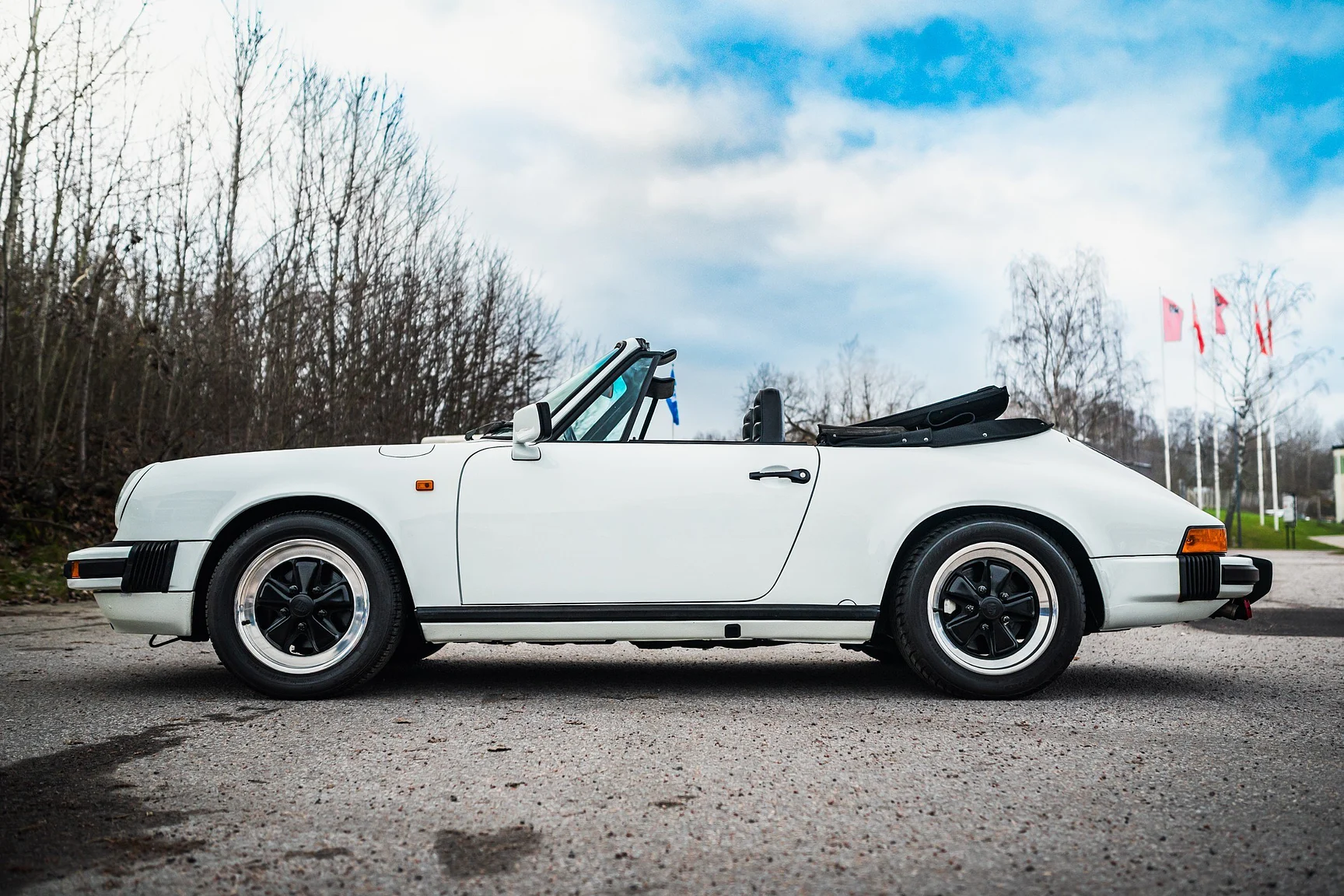 Exterior image of 1983 Porsche 911 SC (1)