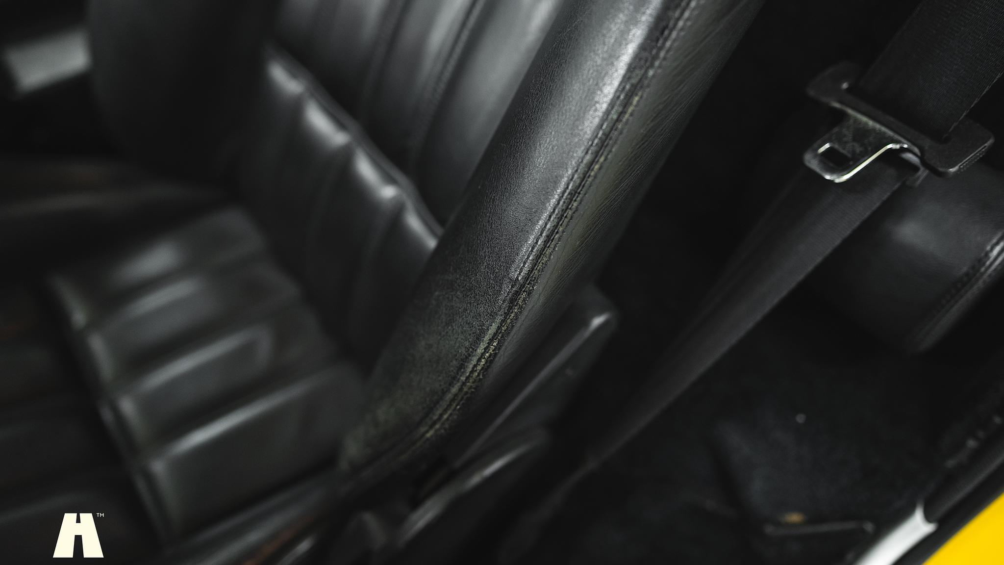Interiörbild 1986 Ferrari 328 GTB