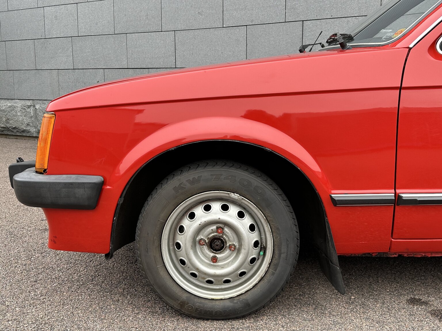 Exterior image of 1983 Opel Kadett (17)