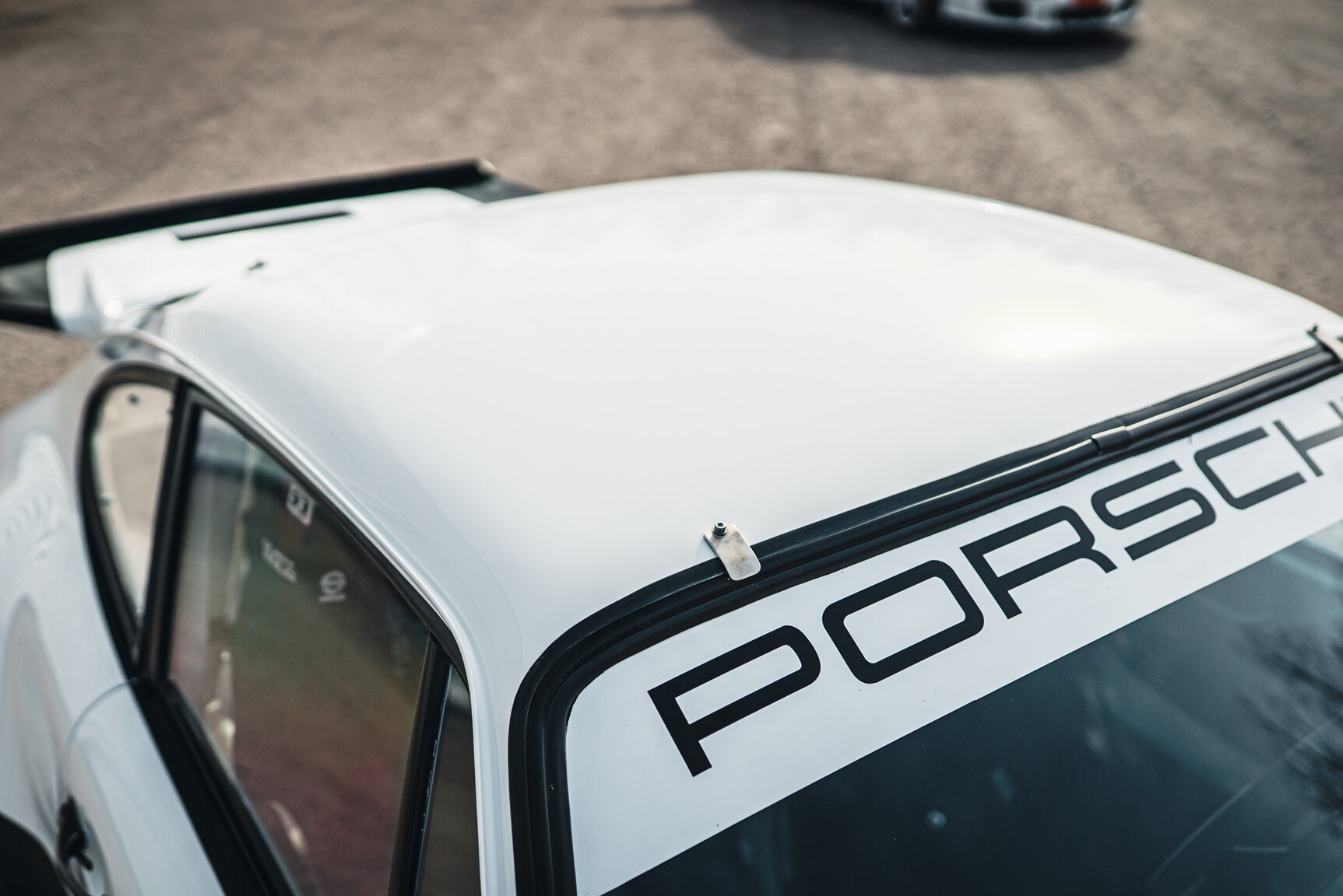 Exteriörbild på 1977 Porsche 911 RSR Rallycar