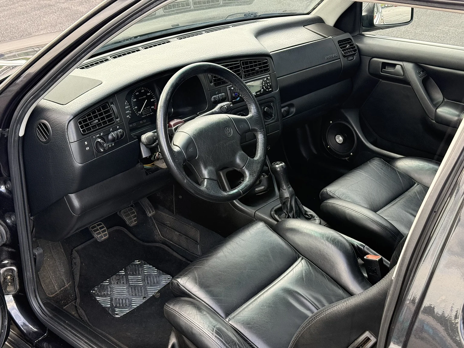 Innenraumfoto von 1994 Volkswagen Golf 3-door VR6 (3)