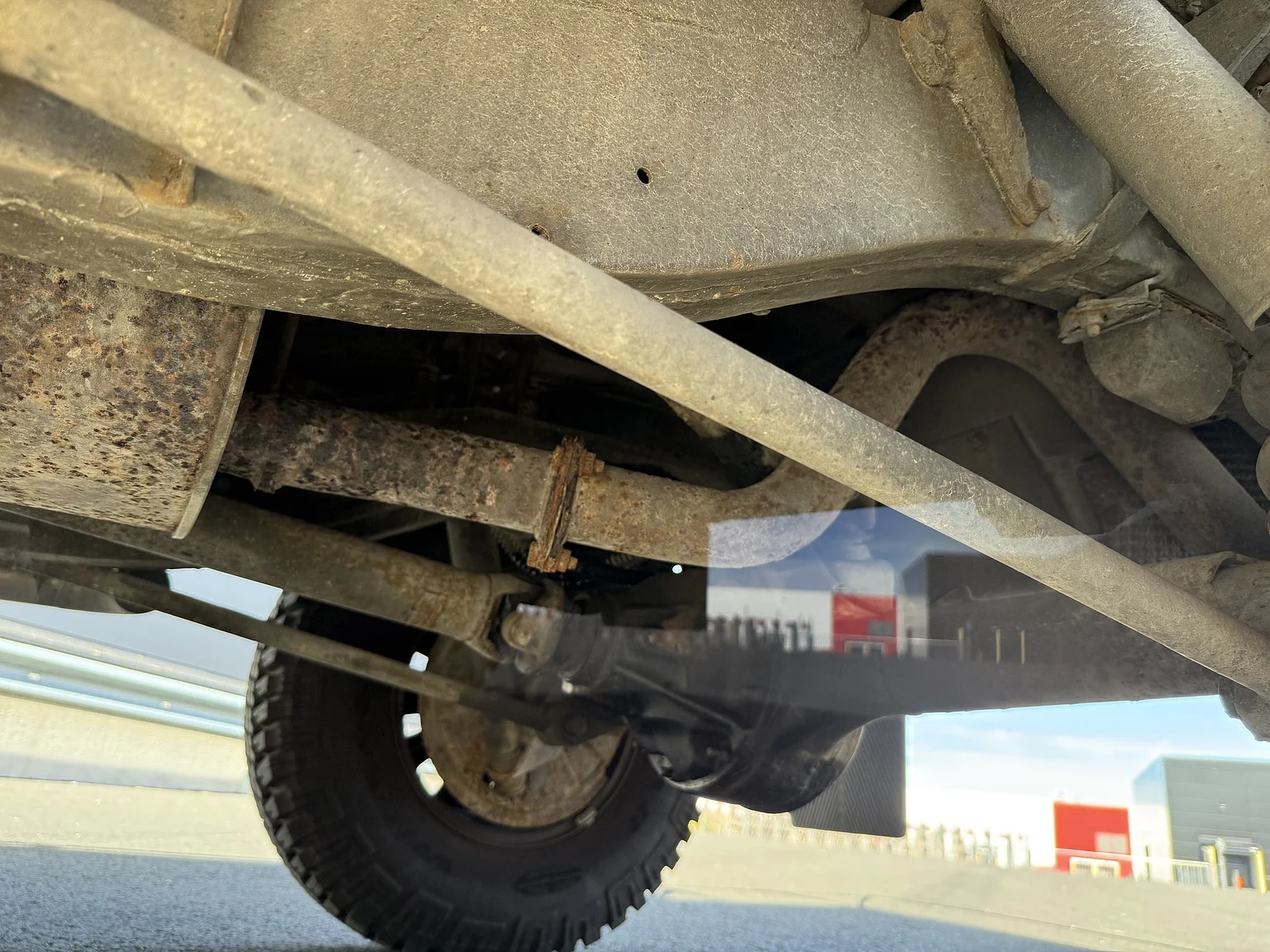 Image of 2000 Land Rover Defender 110 Tomb Raider mechanics (26)