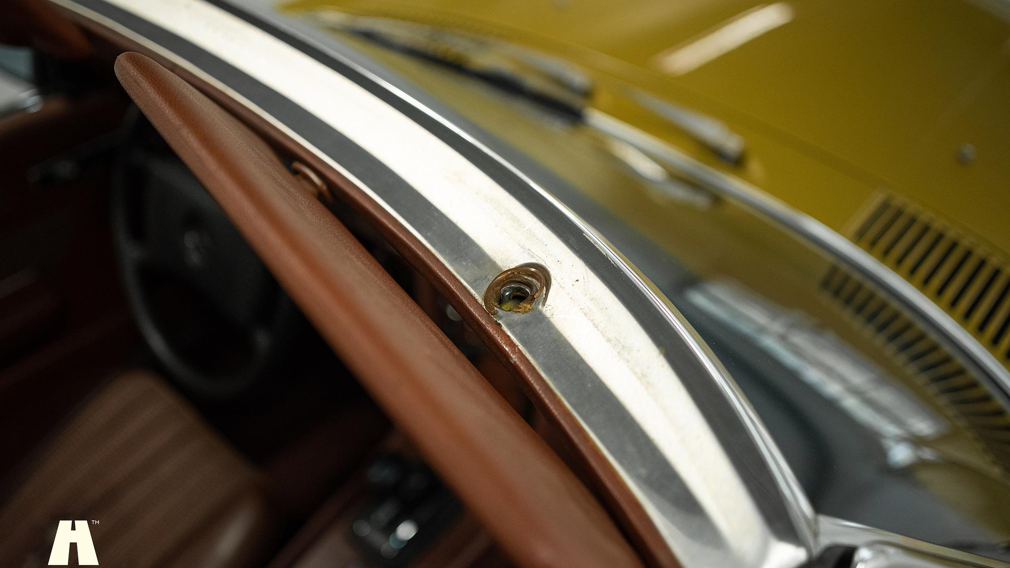 Exterior image of 1975 Mercedes SL 350