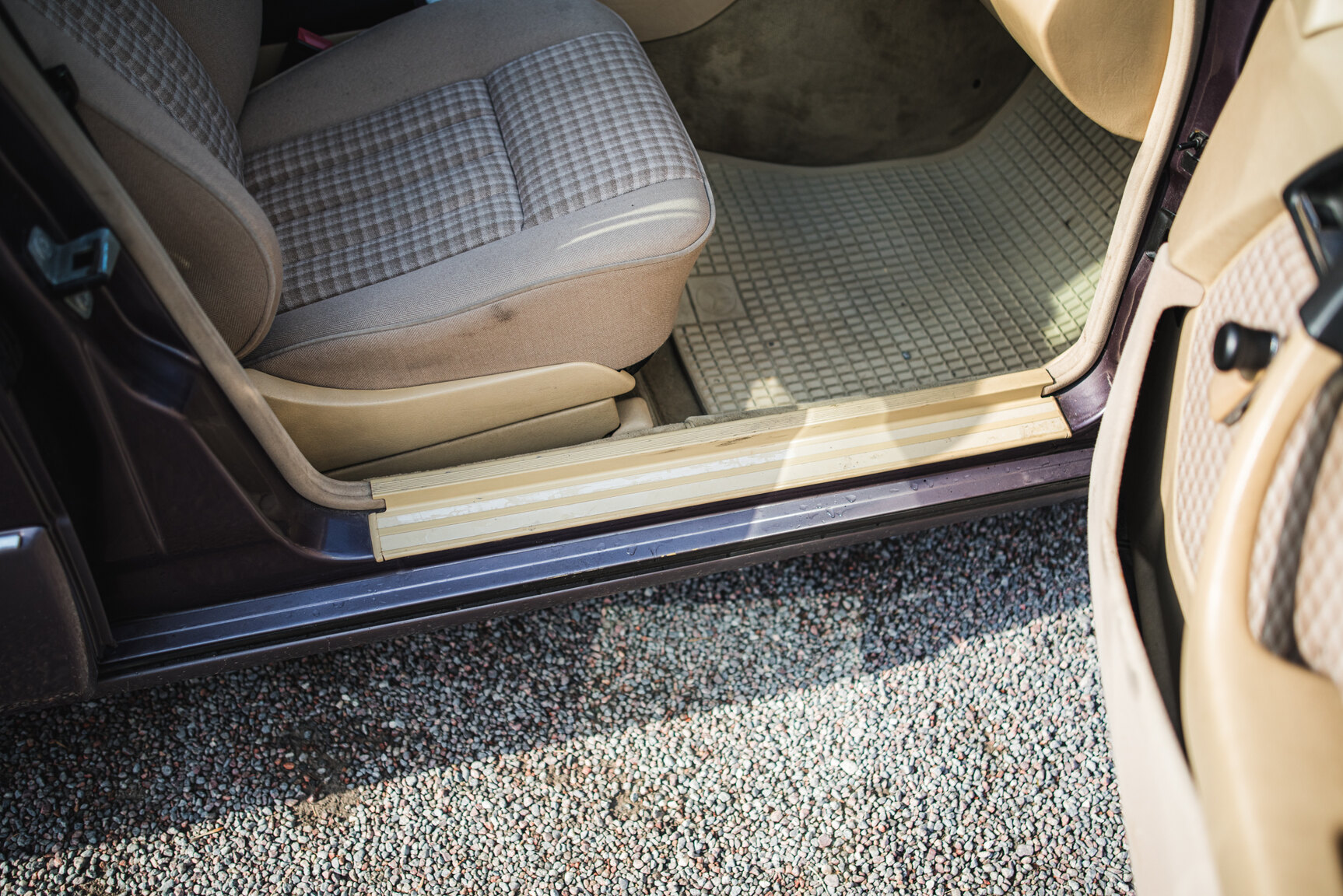 Interior image of 1993 Mercedes-Benz E 220
