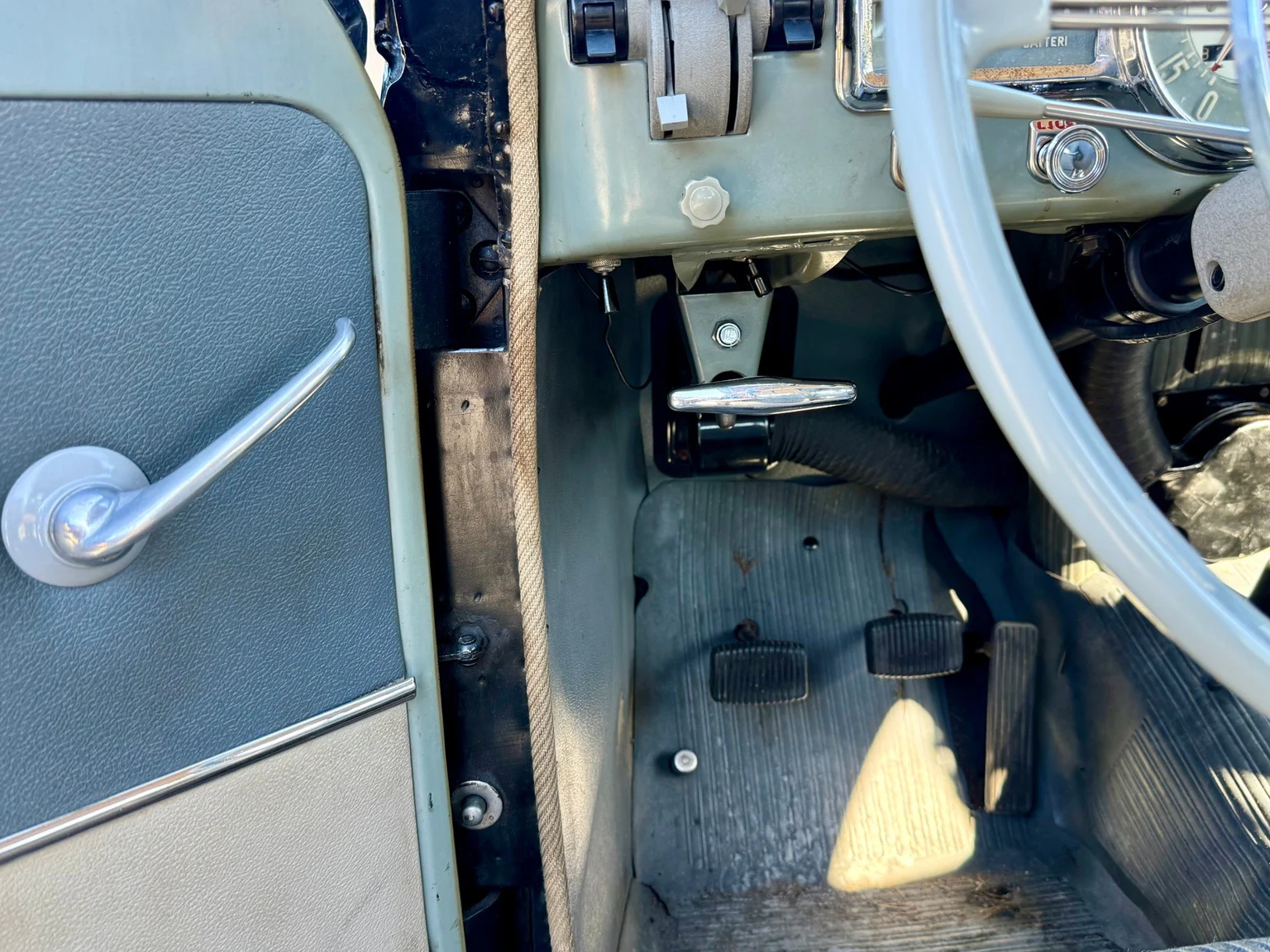 Innenraumfoto von 1953 Volvo PV444E (9)