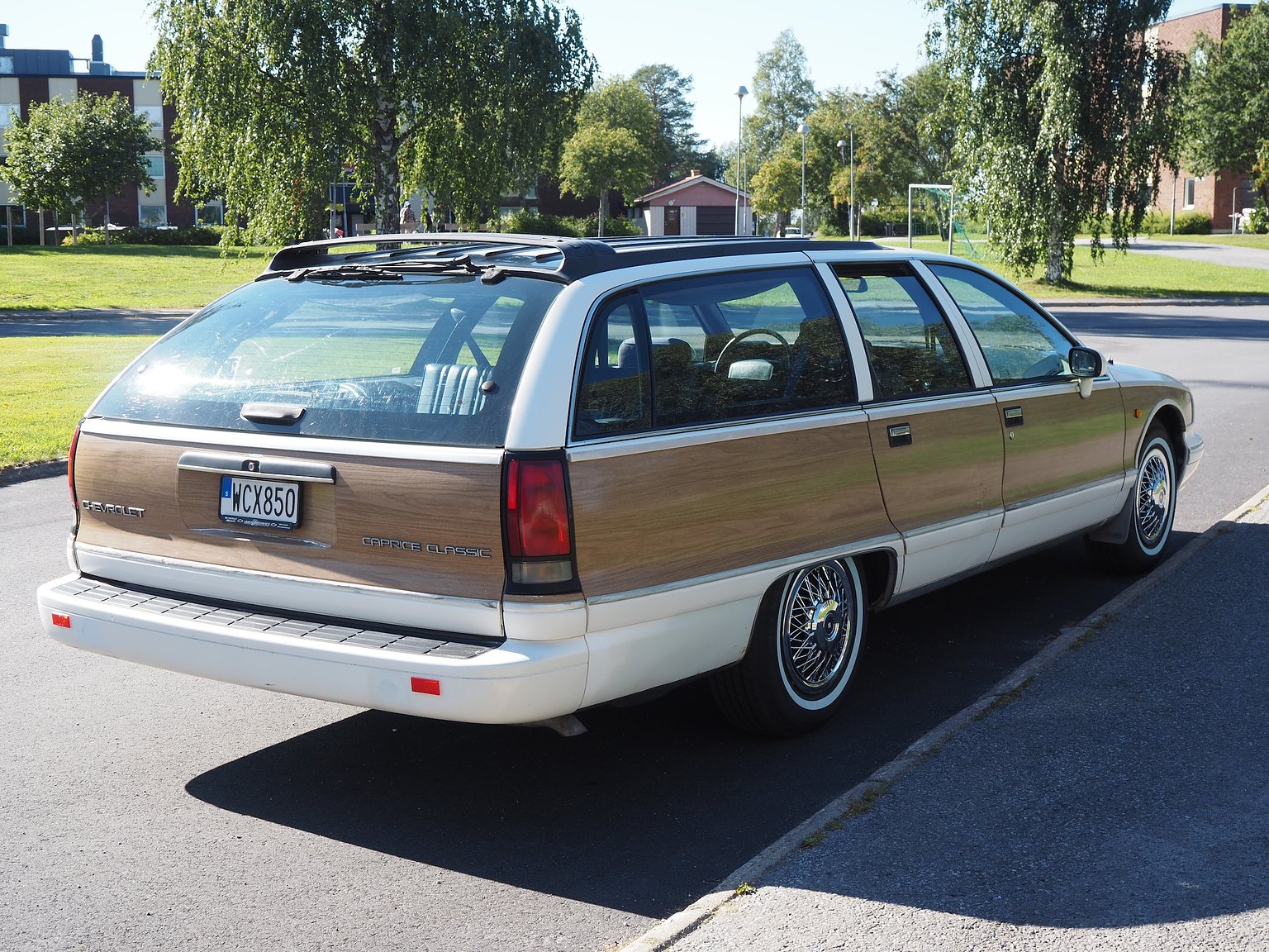Exterior image of 1993 Chevrolet Caprice Classic Wagon 5.7 V8 