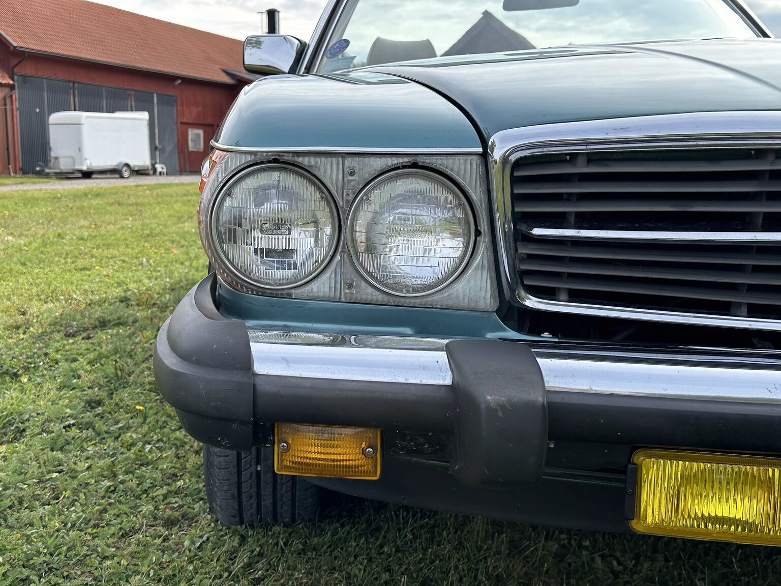 Exteriörbild på 1985 Mercedes-Benz 380 SL