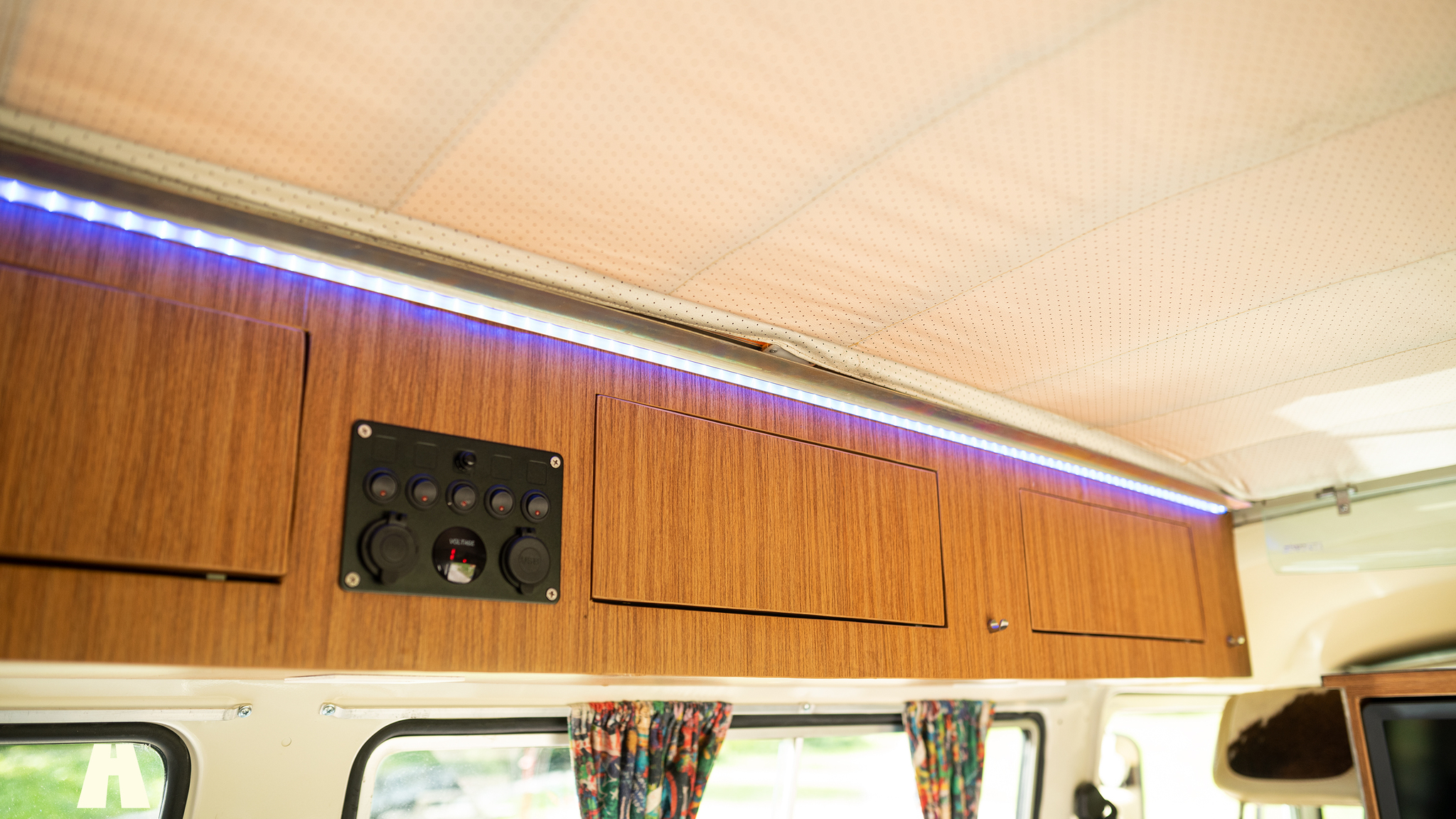 Interior image of 1998 Volkswagen T2 Camper