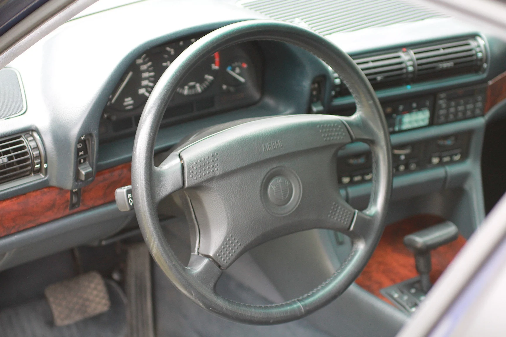 Innenraumfoto von 1989 BMW 750iL (70)