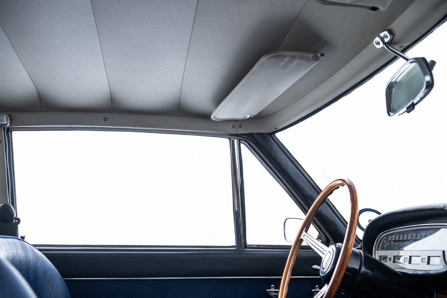 Interior image of 1965 Lancia Flavia Coupé